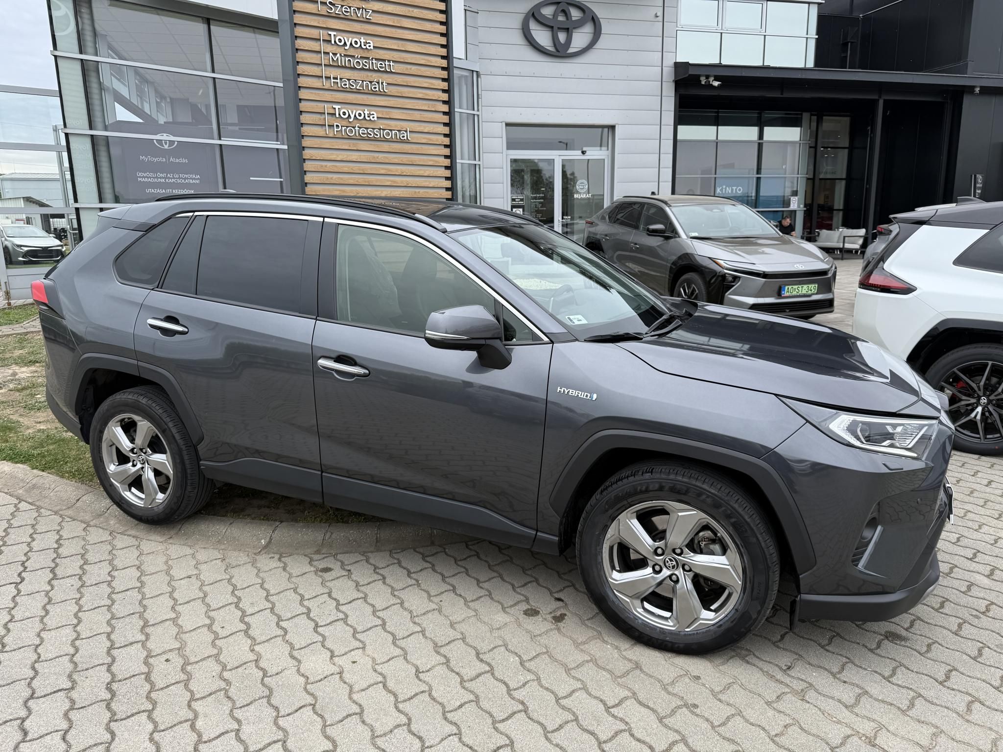 TOYOTA RAV 4 Rav4 2.5 Hybrid Executive e-CVT + 2 év Toyota Minősített Használt Autó Garancia