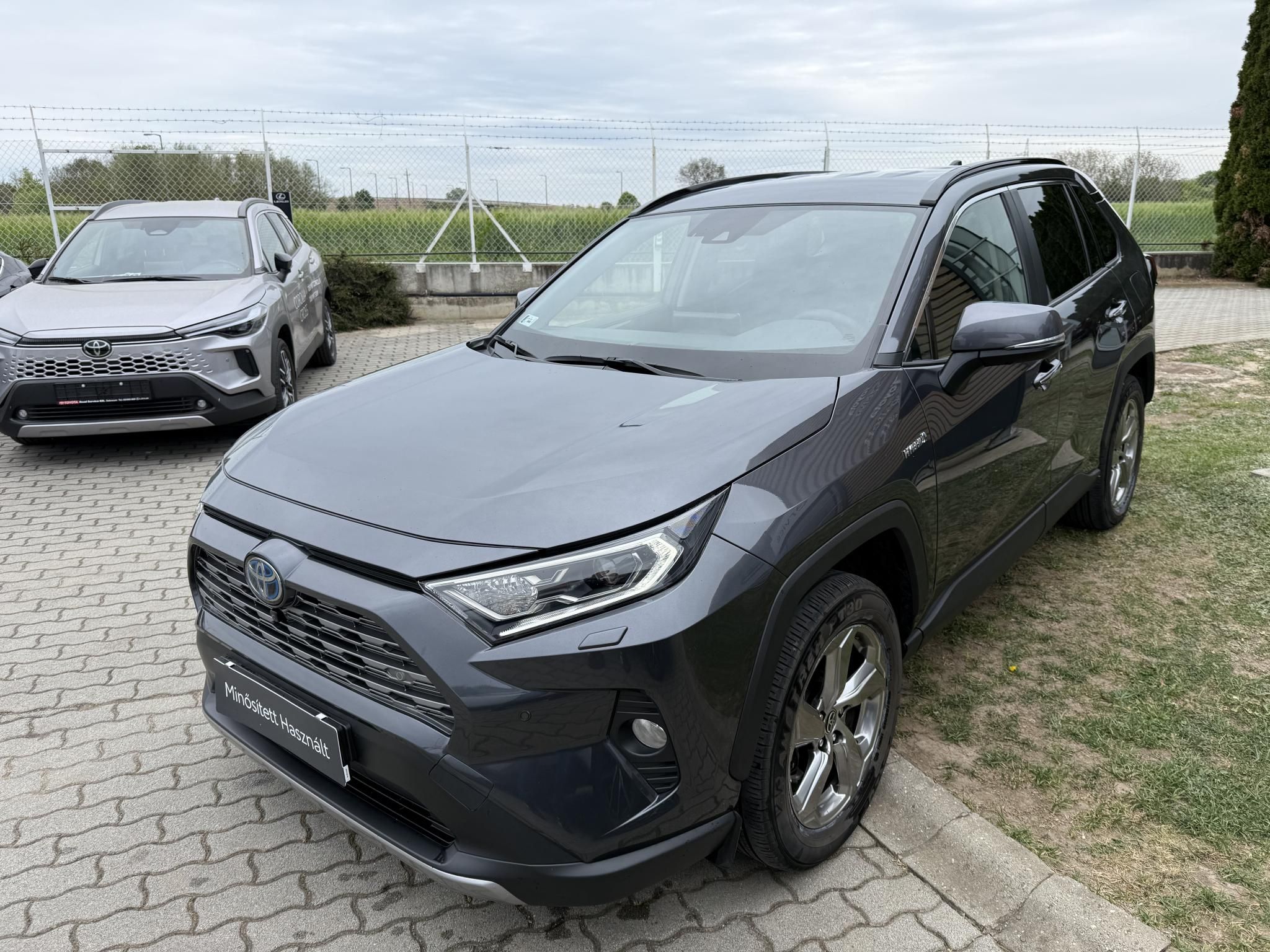 TOYOTA RAV 4 Rav4 2.5 Hybrid Executive e-CVT + 2 év Toyota Minősített Használt Autó Garancia
