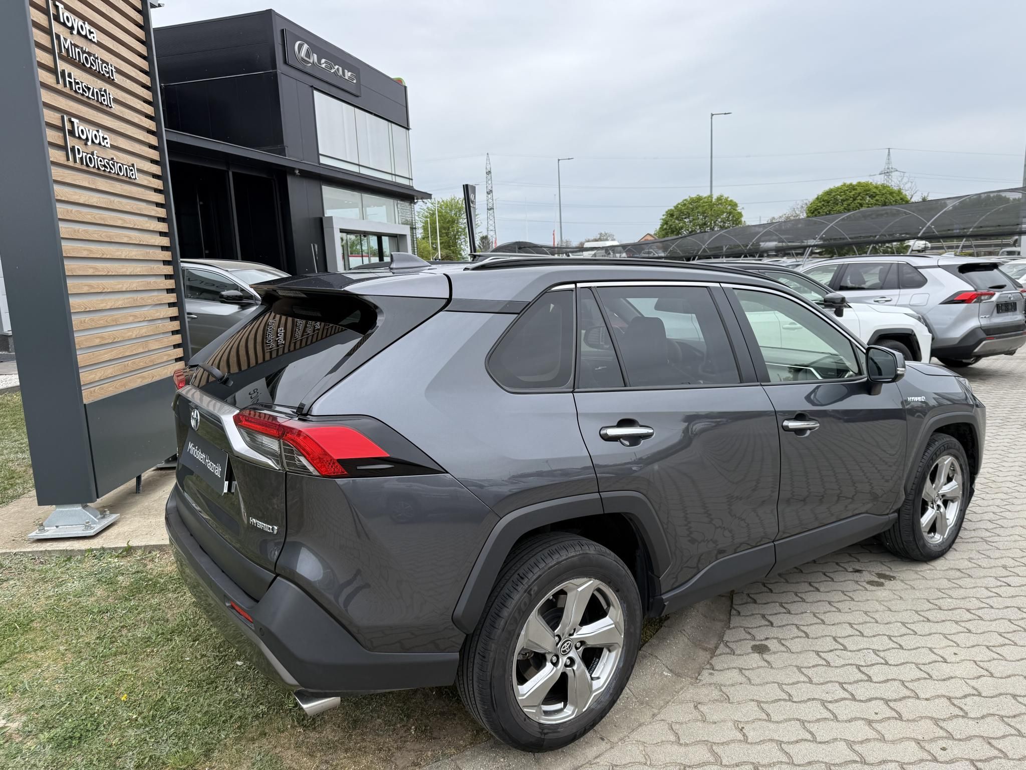 TOYOTA RAV 4 Rav4 2.5 Hybrid Executive e-CVT + 2 év Toyota Minősített Használt Autó Garancia