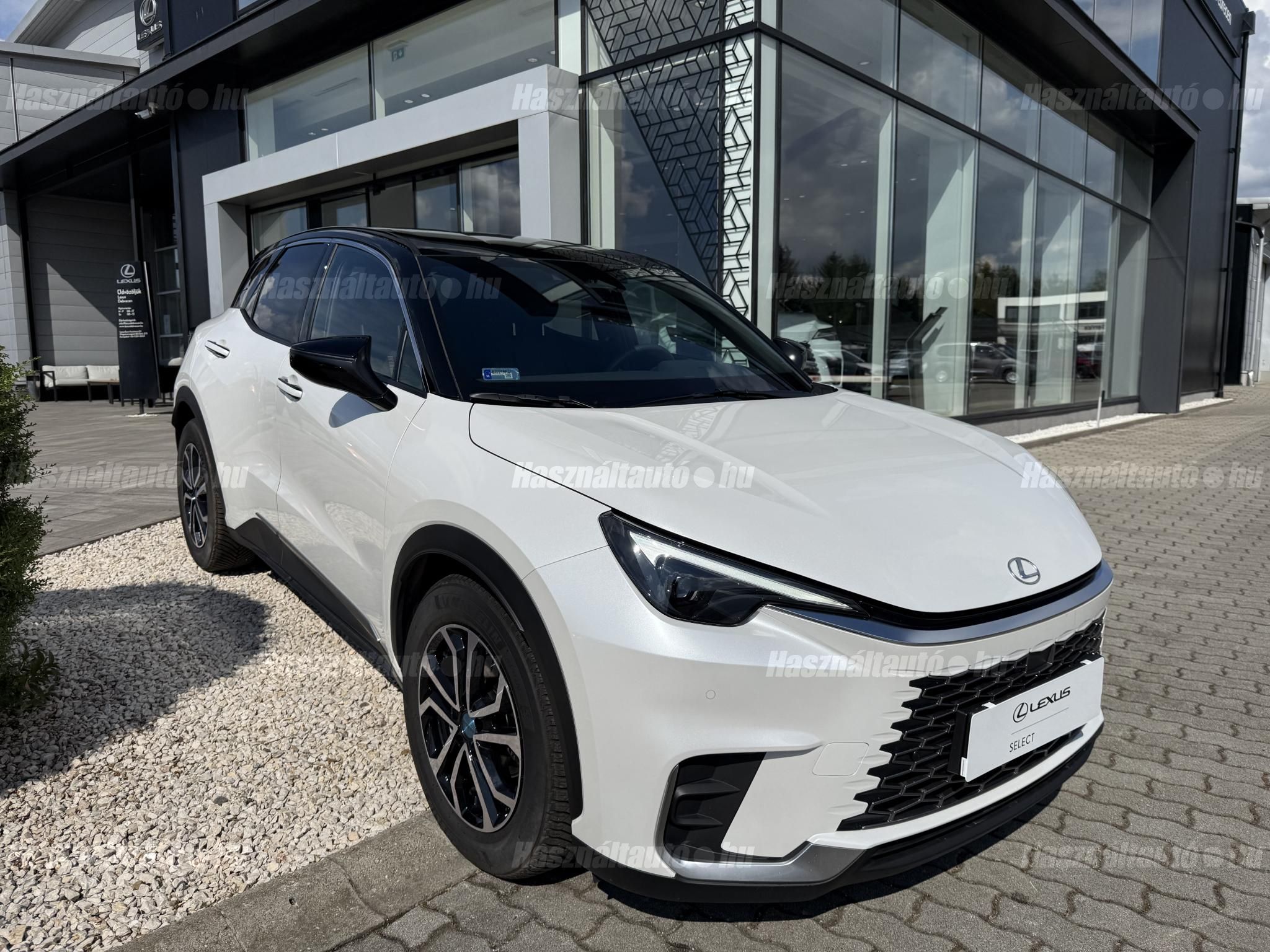 LEXUS LBX 1.5 Hybrid Cool Tech AWD e-CVT + 2 év Lexus Select Garancia