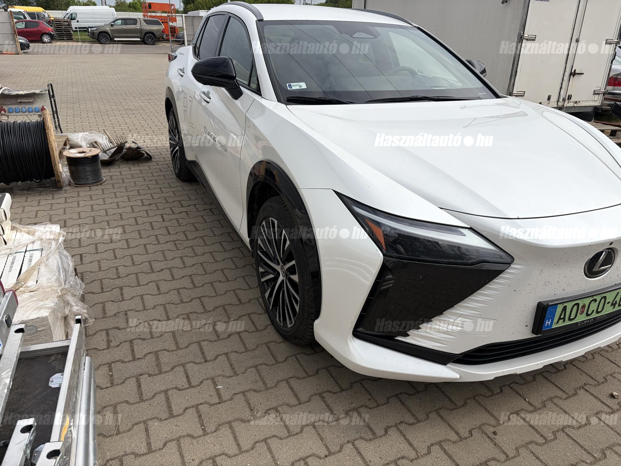 LEXUS RZ 450e Luxury