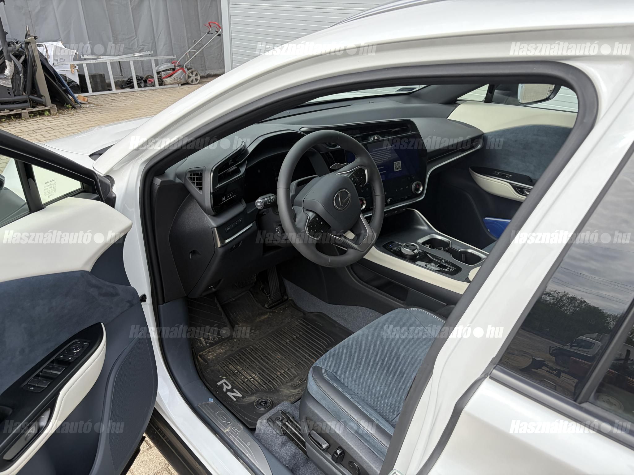 LEXUS RZ 450e Luxury