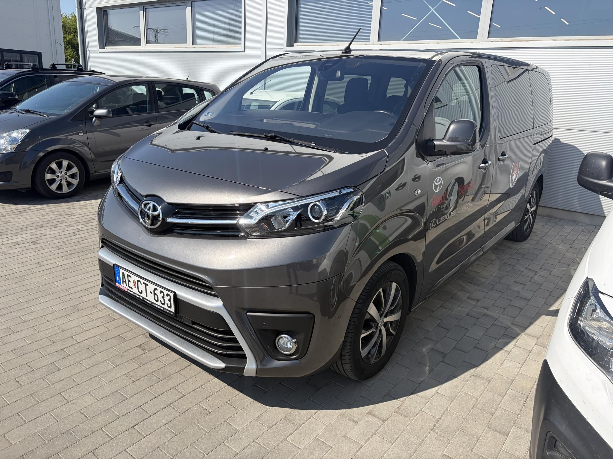 TOYOTA PROACE 2.0 D-4D Family Professional - L1H1 (Automata) (8 személyes ) + 2 év Toyota Minősített Használt Autó Garancia