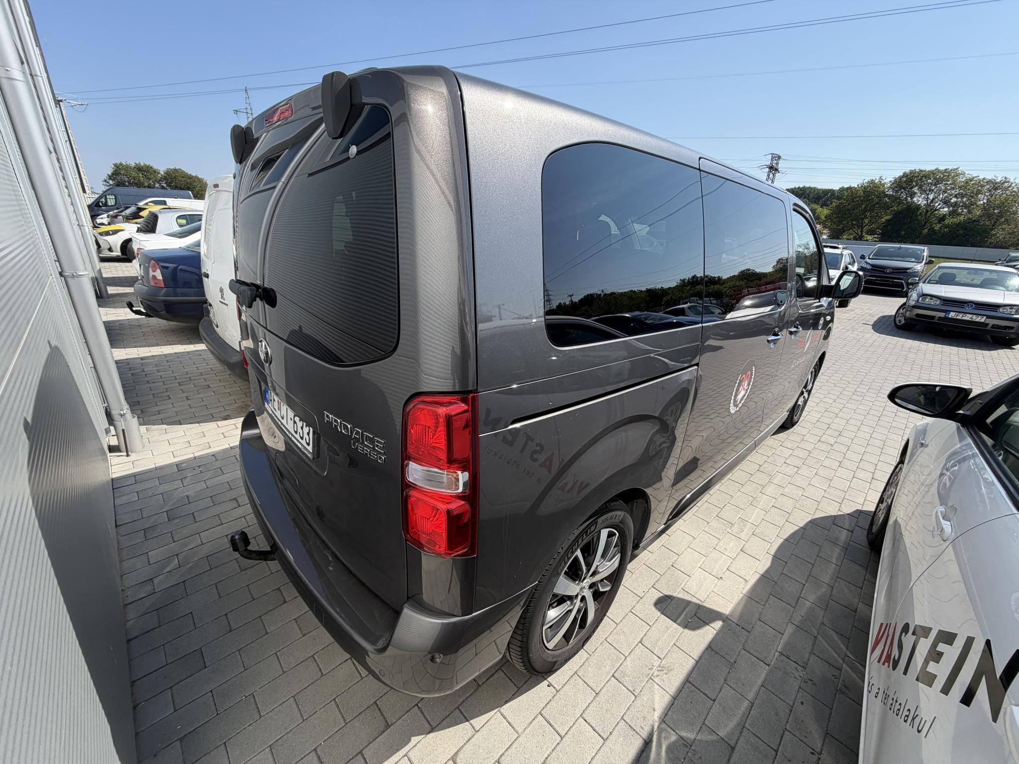 TOYOTA PROACE 2.0 D-4D Family Professional - L1H1 (Automata) (8 személyes ) + 2 év Toyota Minősített Használt Autó Garancia