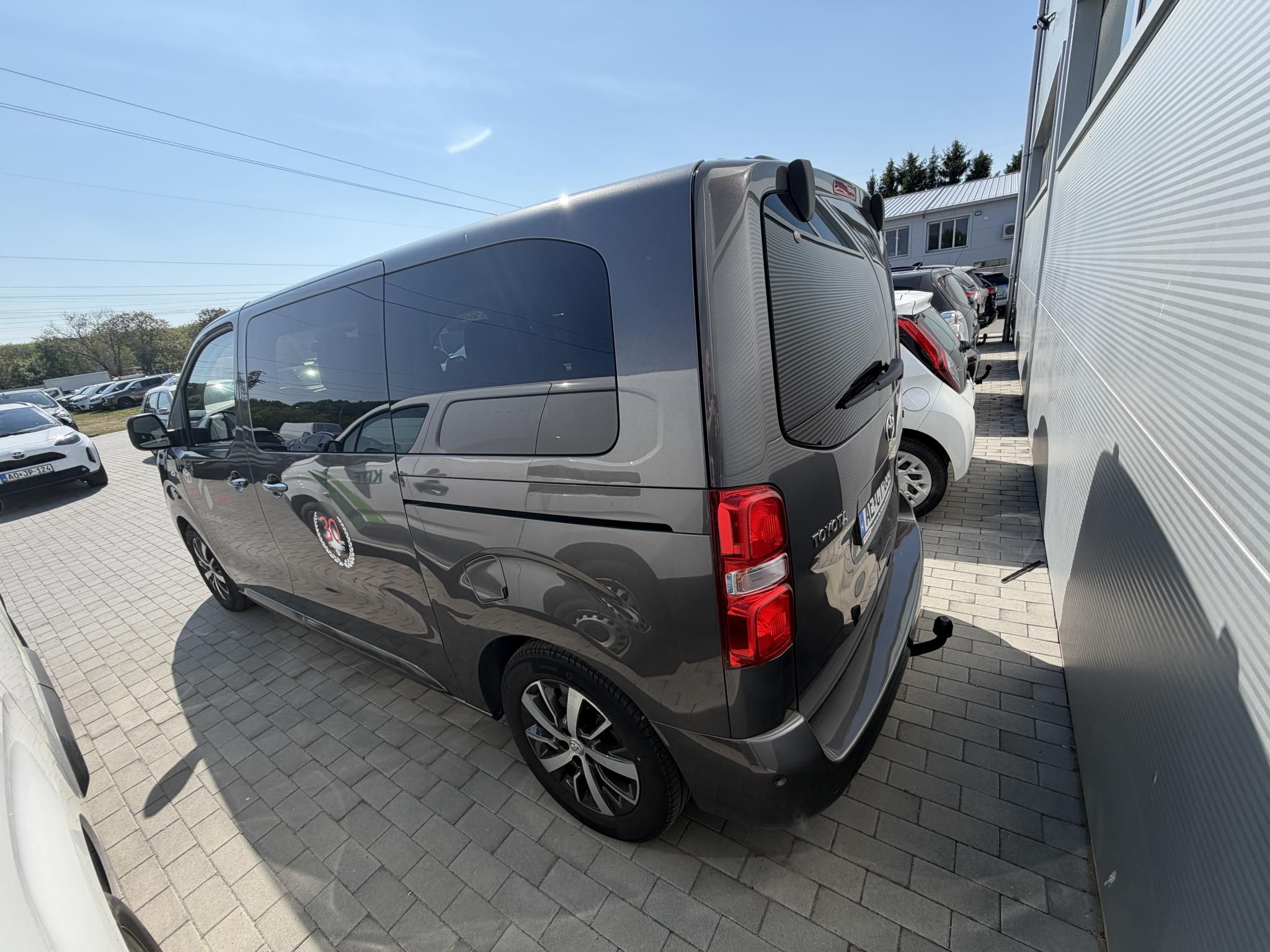 TOYOTA PROACE 2.0 D-4D Family Professional - L1H1 (Automata) (8 személyes ) + 2 év Toyota Minősített Használt Autó Garancia