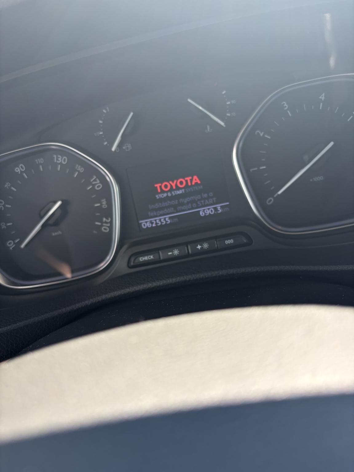 TOYOTA PROACE 2.0 D-4D Family Professional - L1H1 (Automata) (8 személyes ) + 2 év Toyota Minősített Használt Autó Garancia