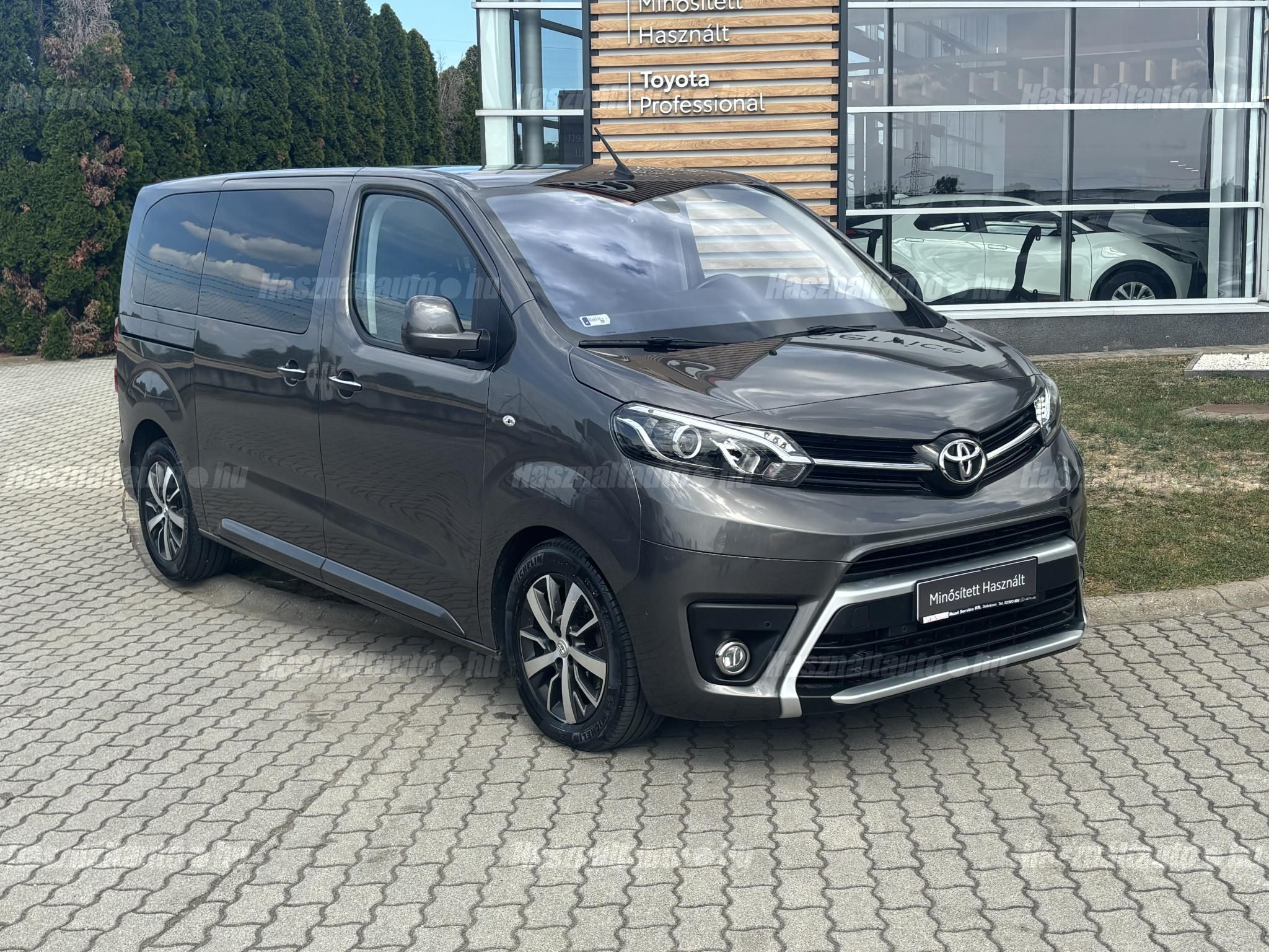 TOYOTA PROACE 2.0 D-4D Family Professional - L1H1 (Automata) (8 személyes ) + 2 év Toyota Minősített Használt Autó Garancia