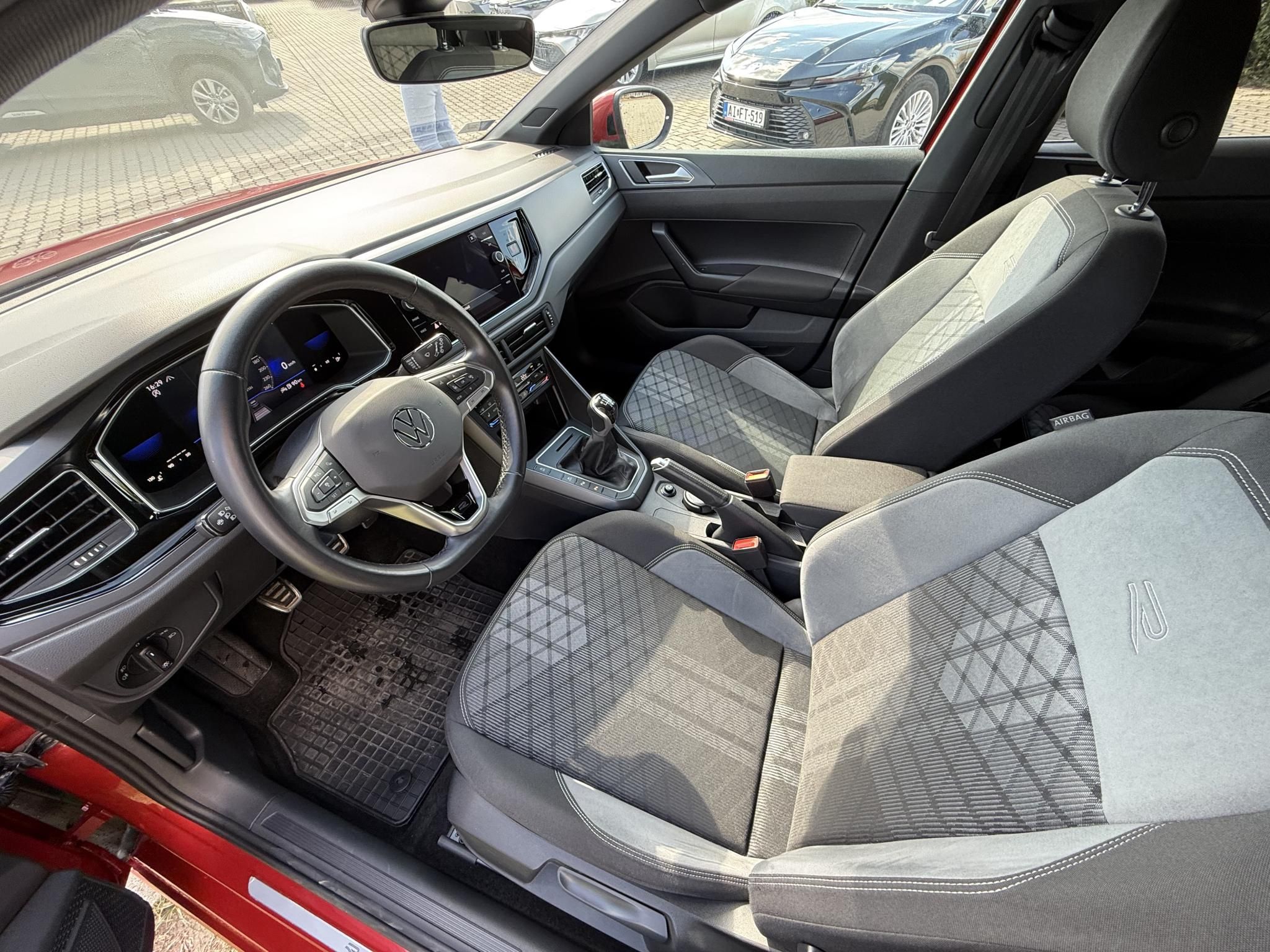 VOLKSWAGEN TAIGO 1.0 TSI R-Line