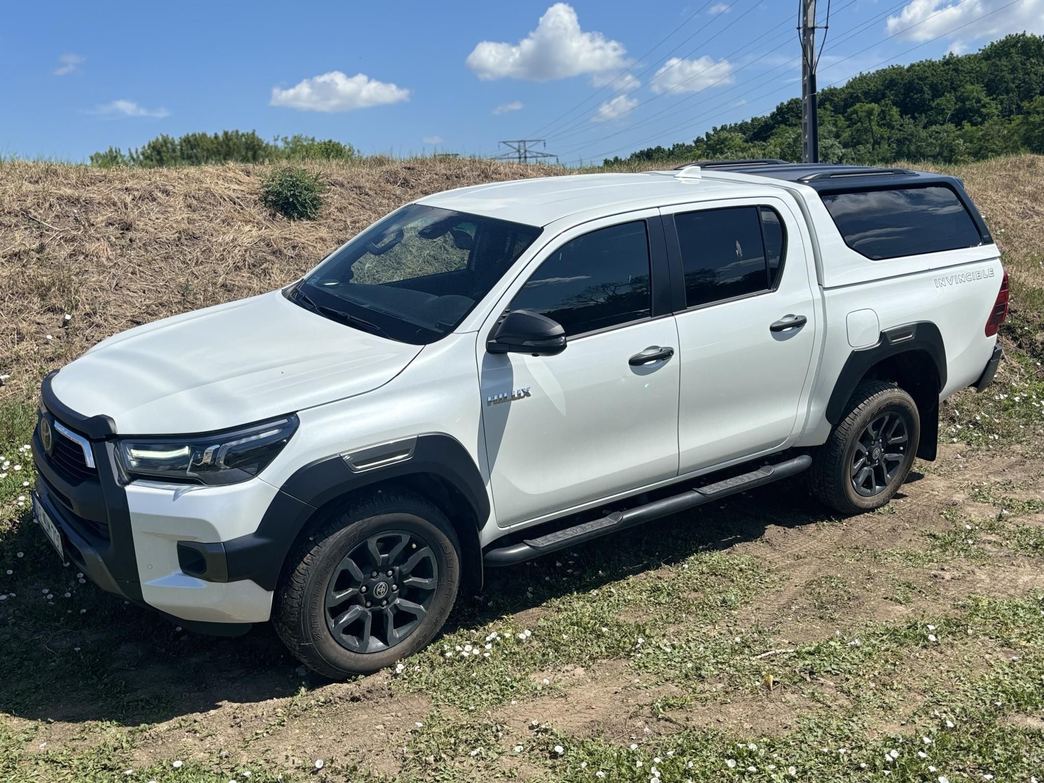 TOYOTA HILUX 2.8 D-4D 4x4 Double Invincible (Automata) + 2 év Toyota Minősített Használt Autó Garancia