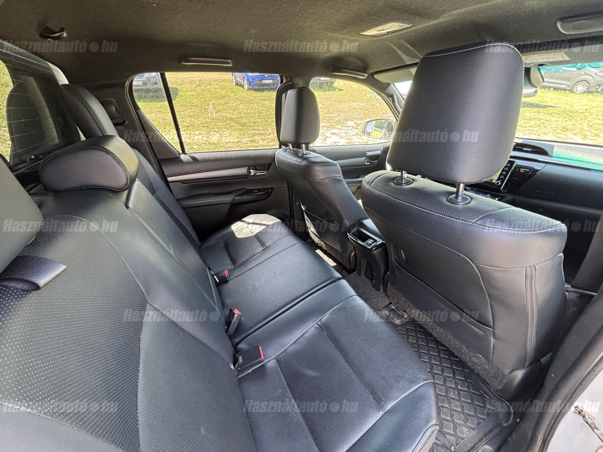 TOYOTA HILUX 2.8 D-4D 4x4 Double Invincible (Automata) ÁFÁS! + 2 év Toyota Minősített Használt Autó Garancia