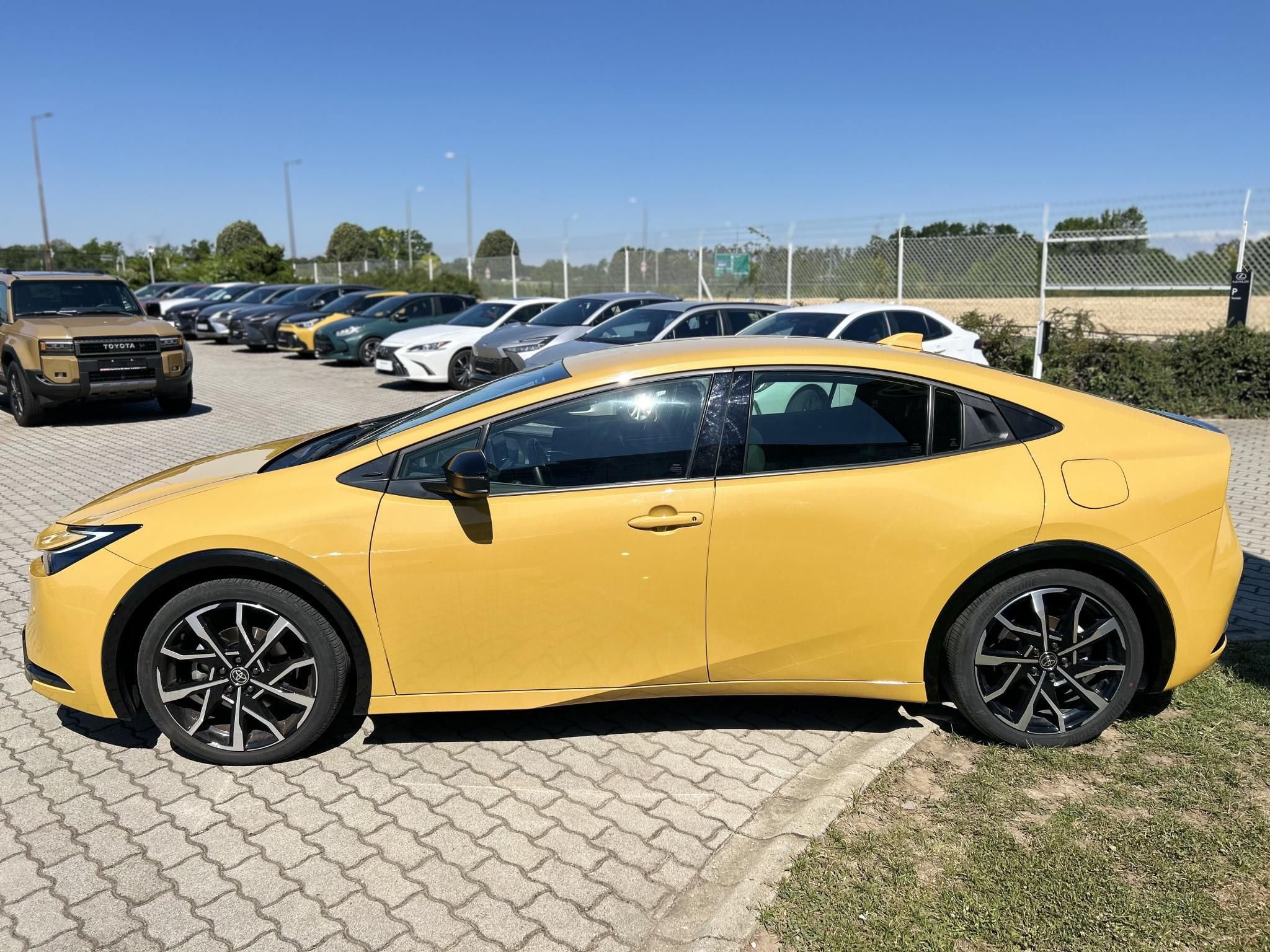 TOYOTA PRIUS 2.0 PHEV Prestige e-CVT + 2 év Toyota Minősített Használt Autó Garancia