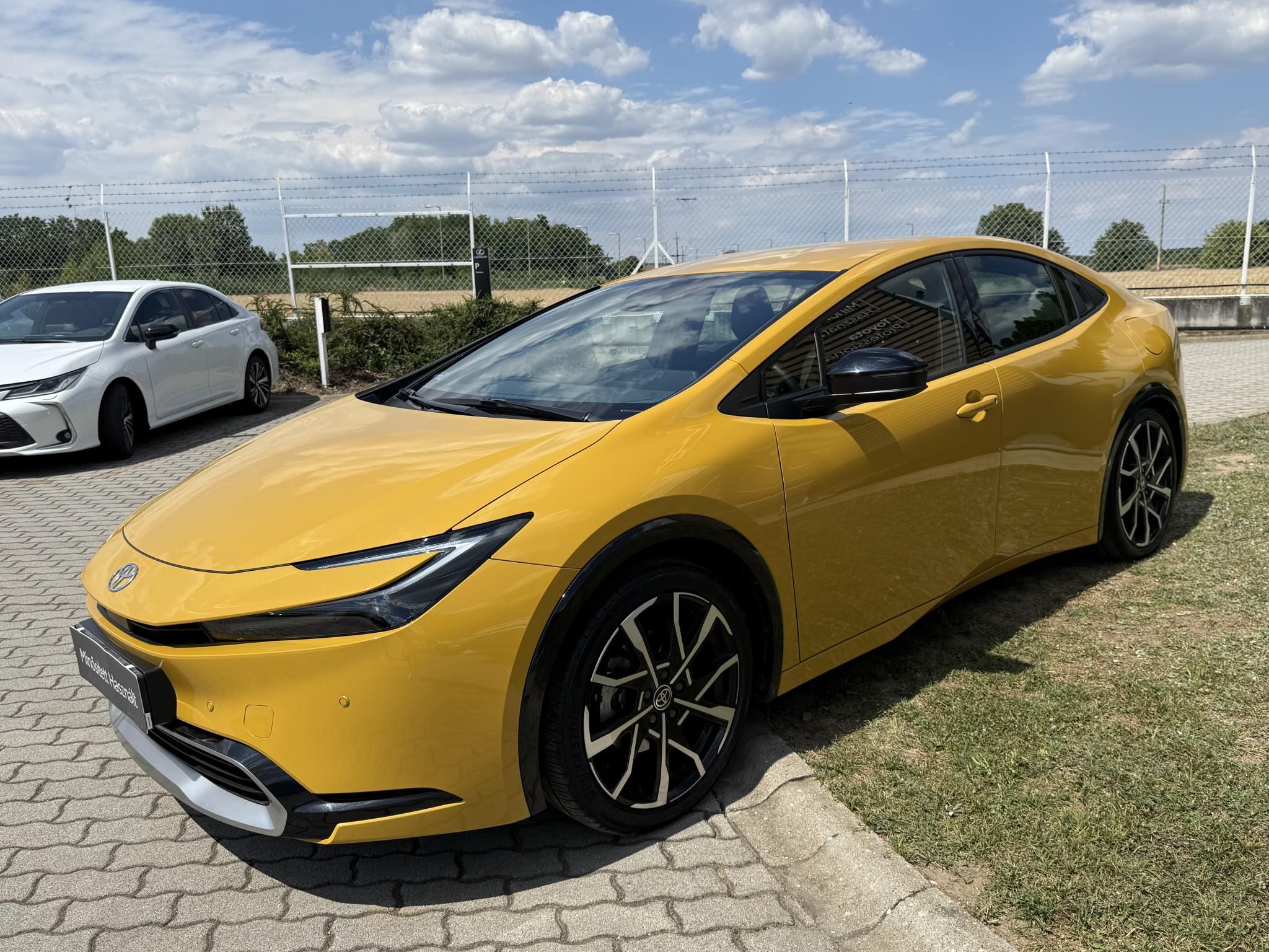 TOYOTA PRIUS 2.0 PHEV Prestige e-CVT + 2 év Toyota Minősített Használt Autó Garancia
