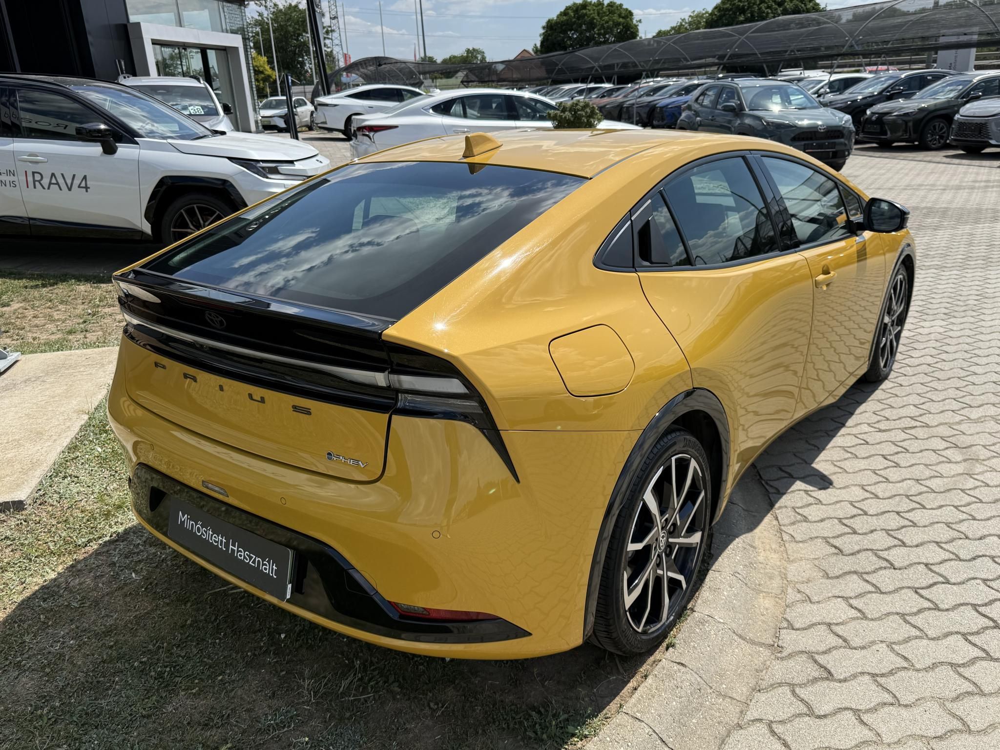 TOYOTA PRIUS 2.0 PHEV Prestige e-CVT + 2 év Toyota Minősített Használt Autó Garancia
