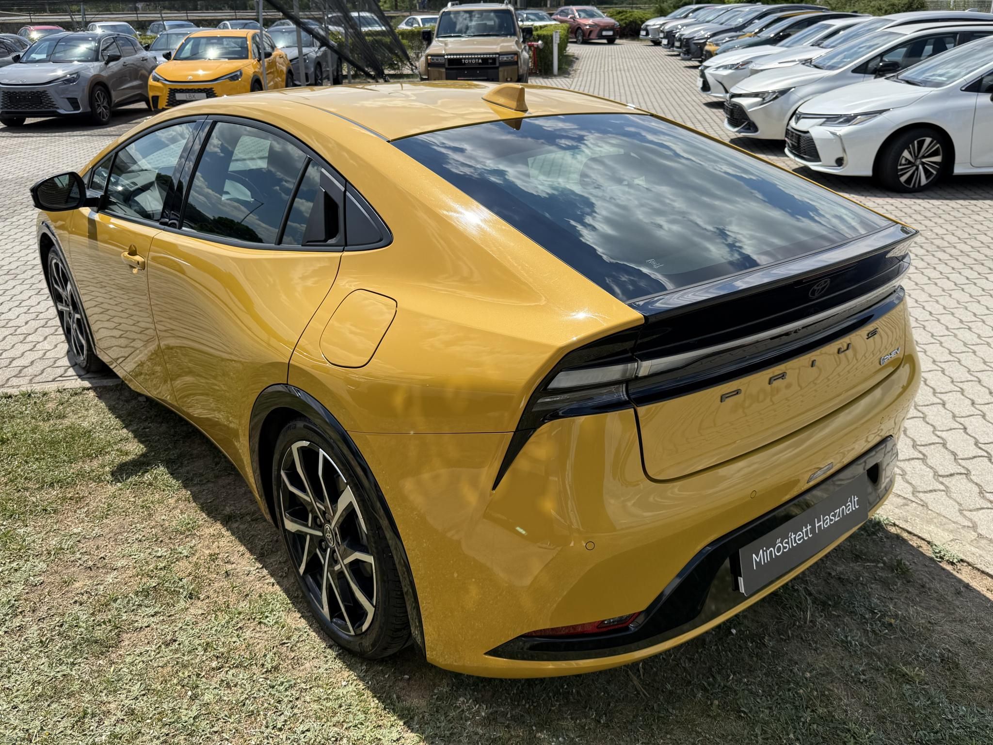 TOYOTA PRIUS 2.0 PHEV Prestige e-CVT + 2 év Toyota Minősített Használt Autó Garancia