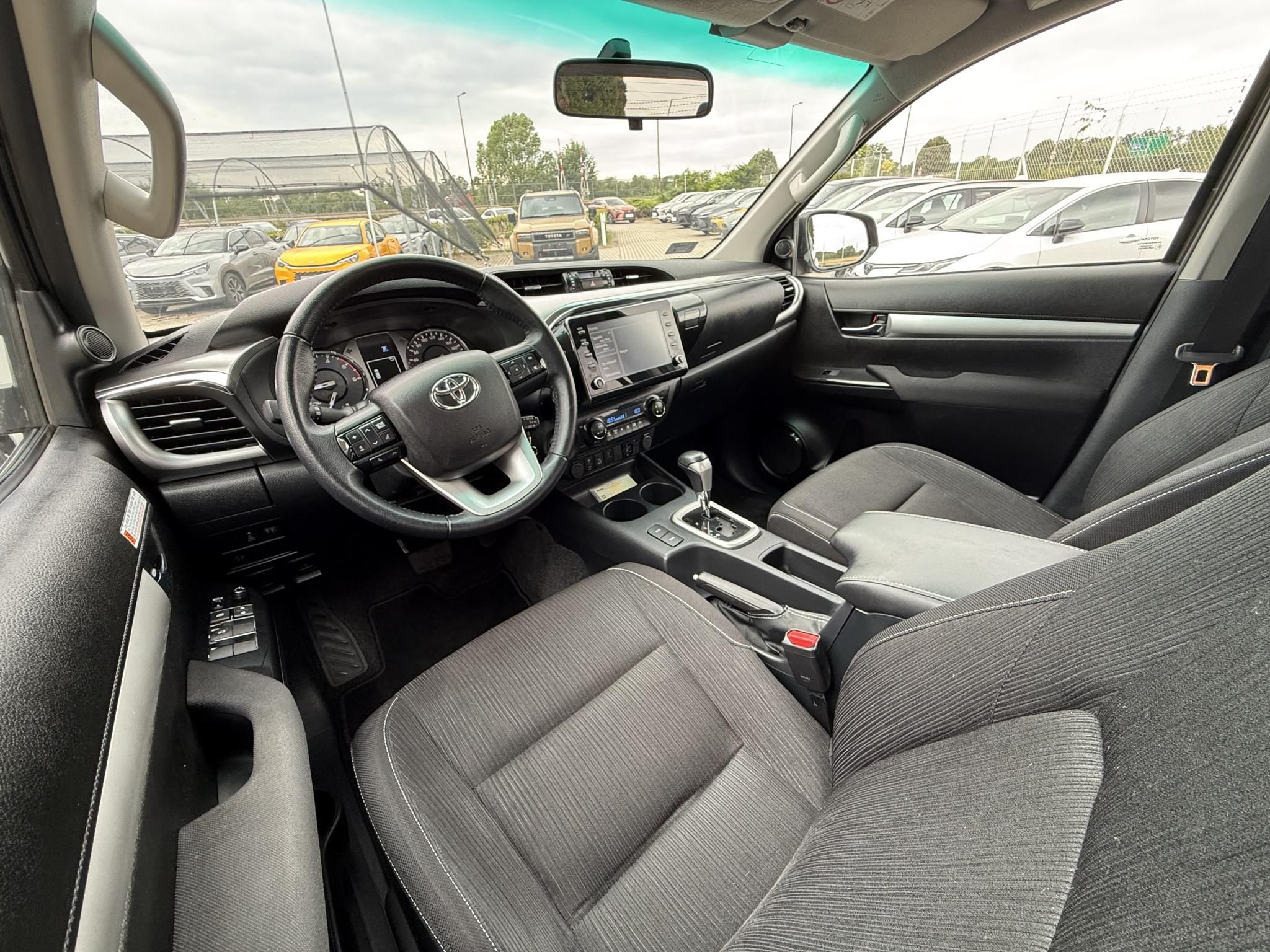 TOYOTA HILUX 2.8 D-4D 4x4 Double Active (Automata)