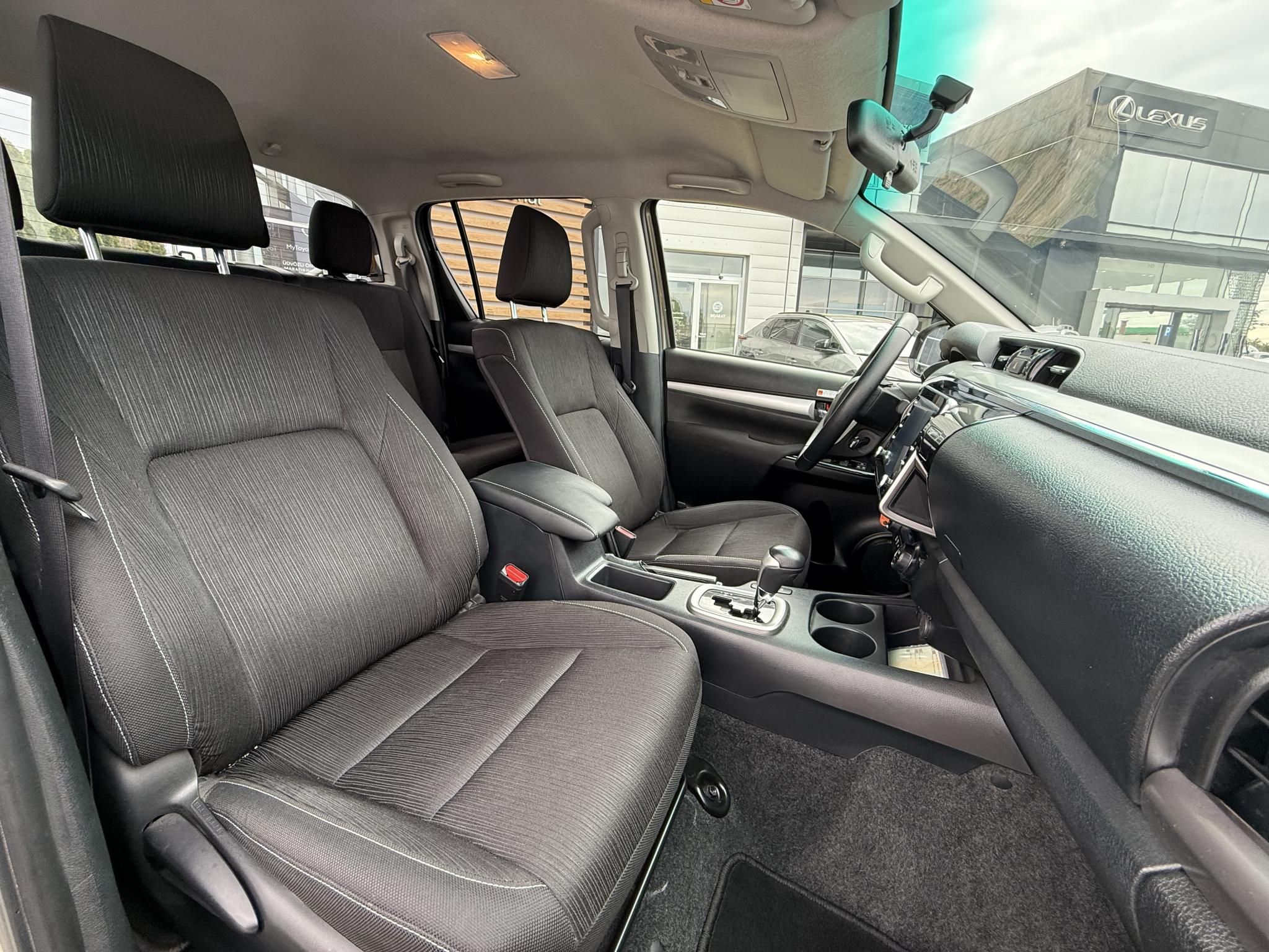 TOYOTA HILUX 2.8 D-4D 4x4 Double Active (Automata)