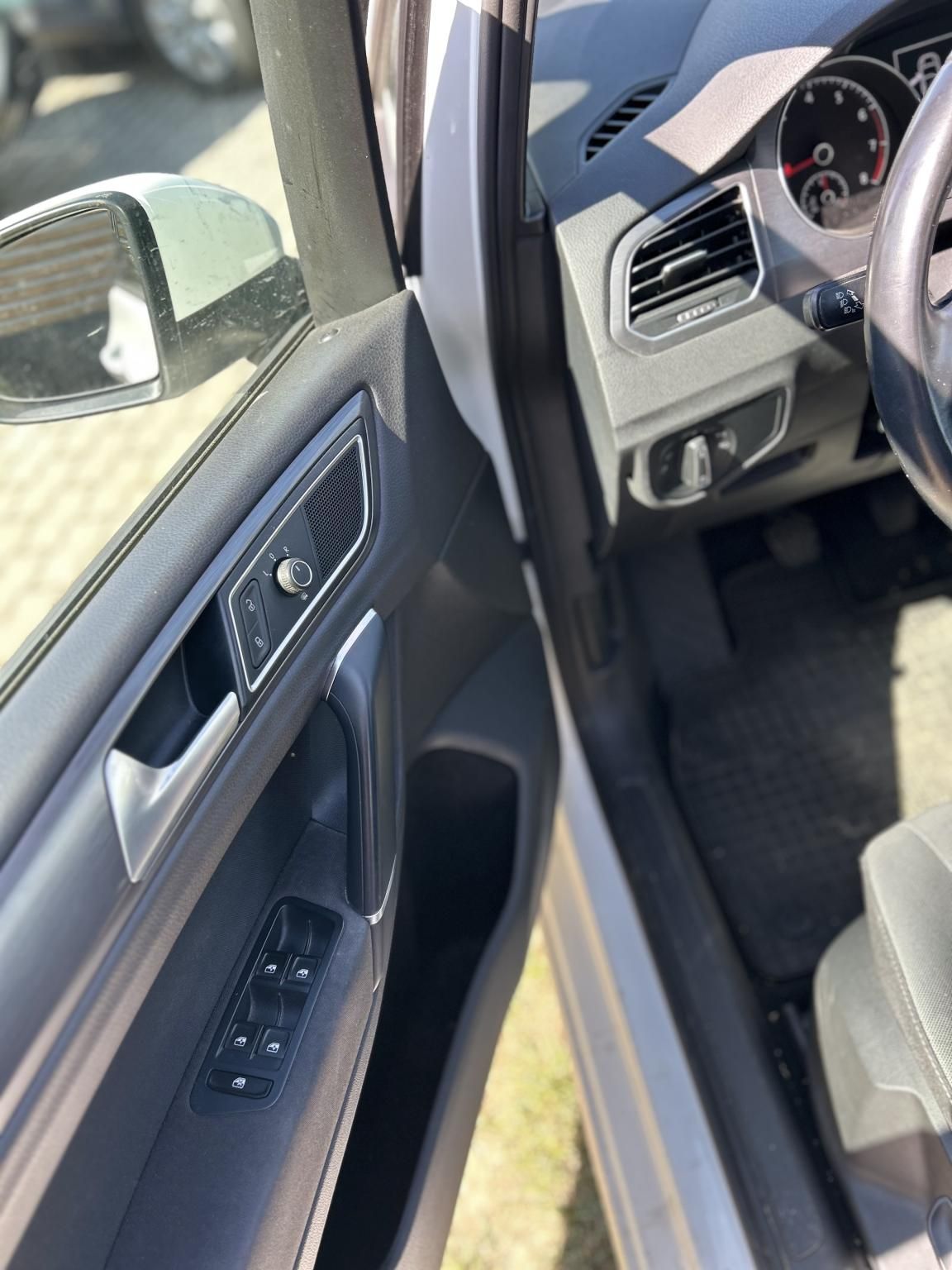 VOLKSWAGEN GOLF SPORTSVAN 1.5 TSI ACT Comfortline