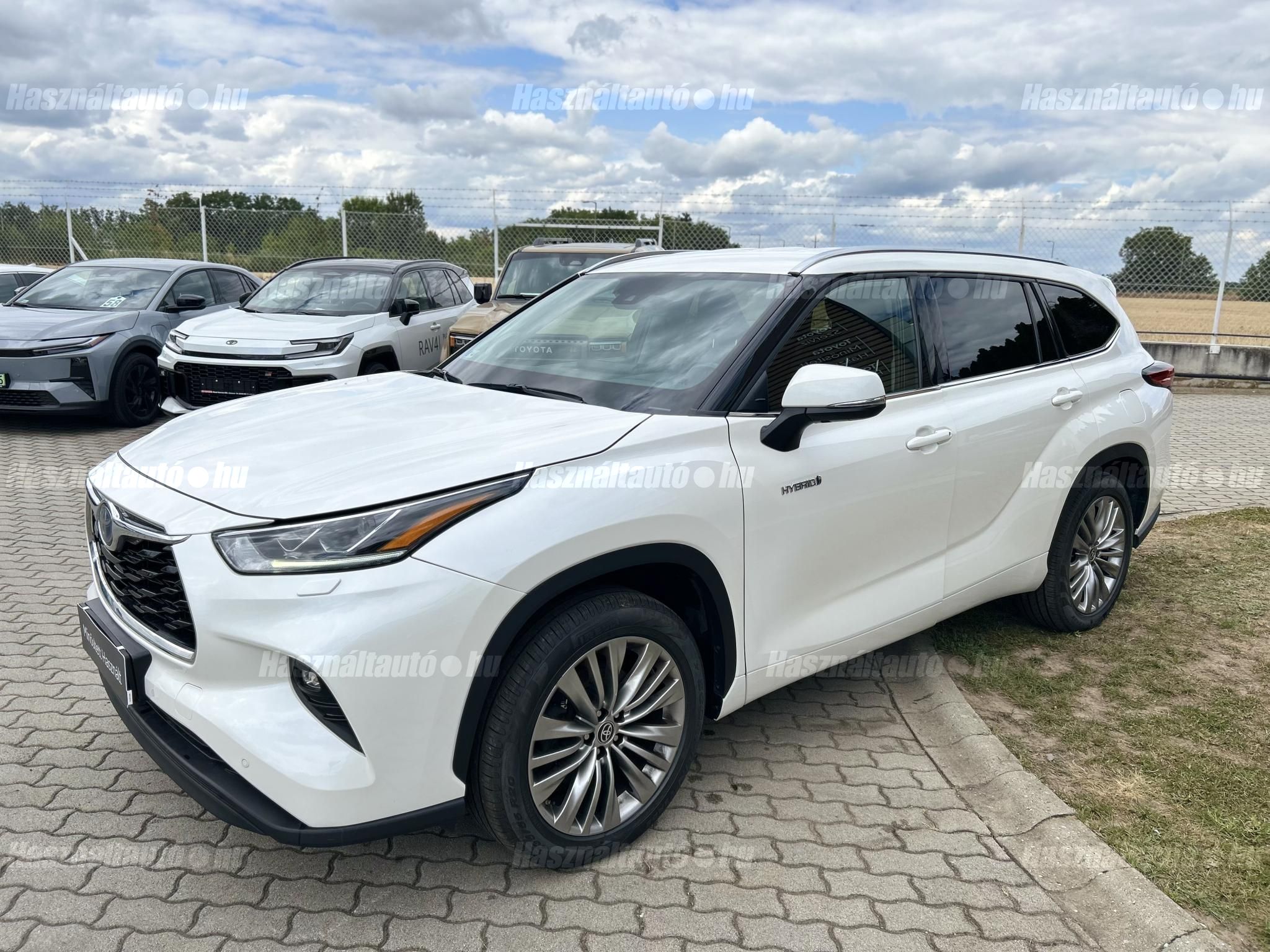 TOYOTA HIGHLANDER 2.5 Hybrid Prestige Tech CVT +2 ÉV TOYOTA MINŐSÍTETT HASZNÁLT GARANCIA