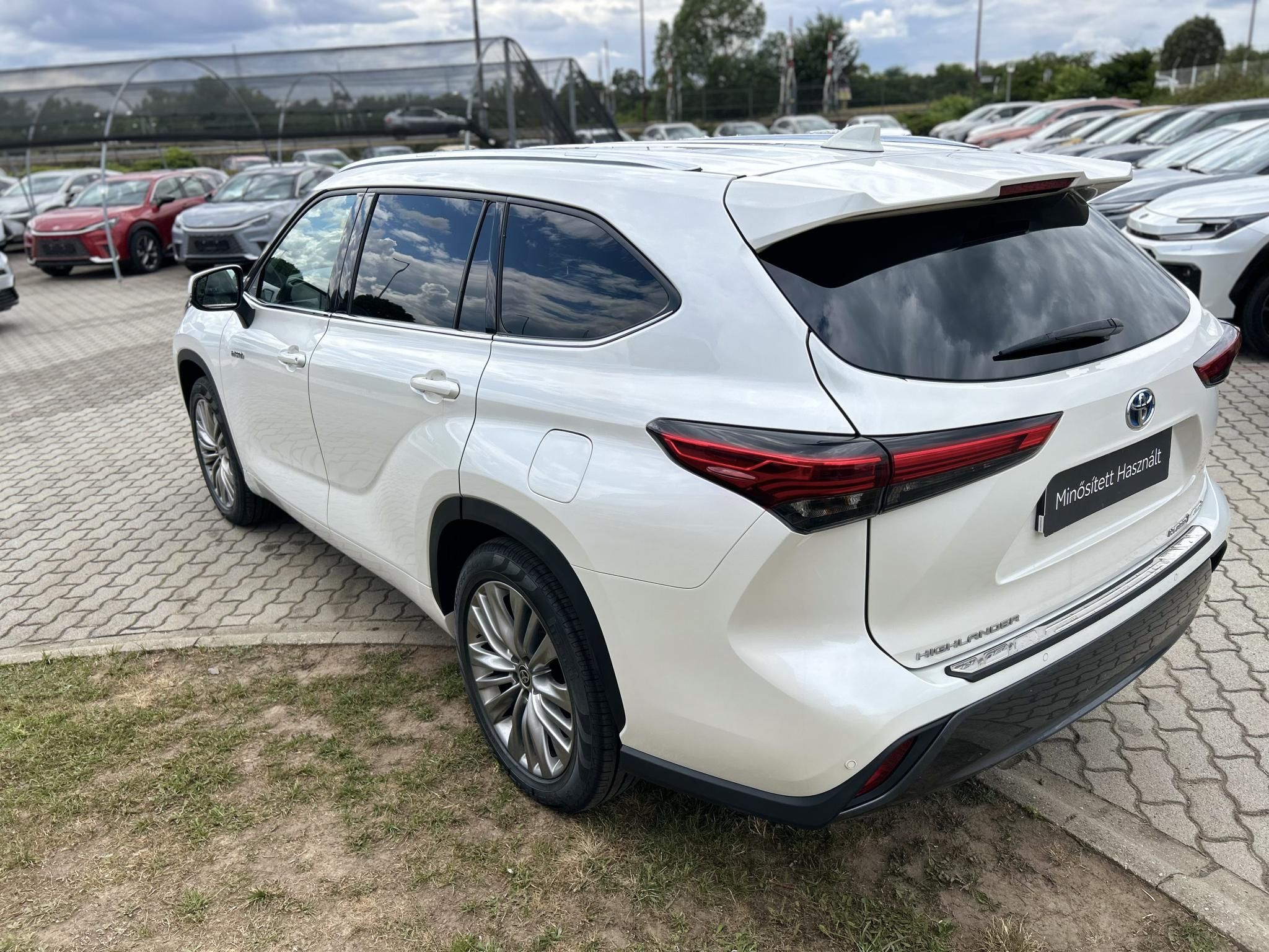 TOYOTA HIGHLANDER 2.5 Hybrid Prestige Tech CVT +2 ÉV TOYOTA MINŐSÍTETT HASZNÁLT GARANCIA