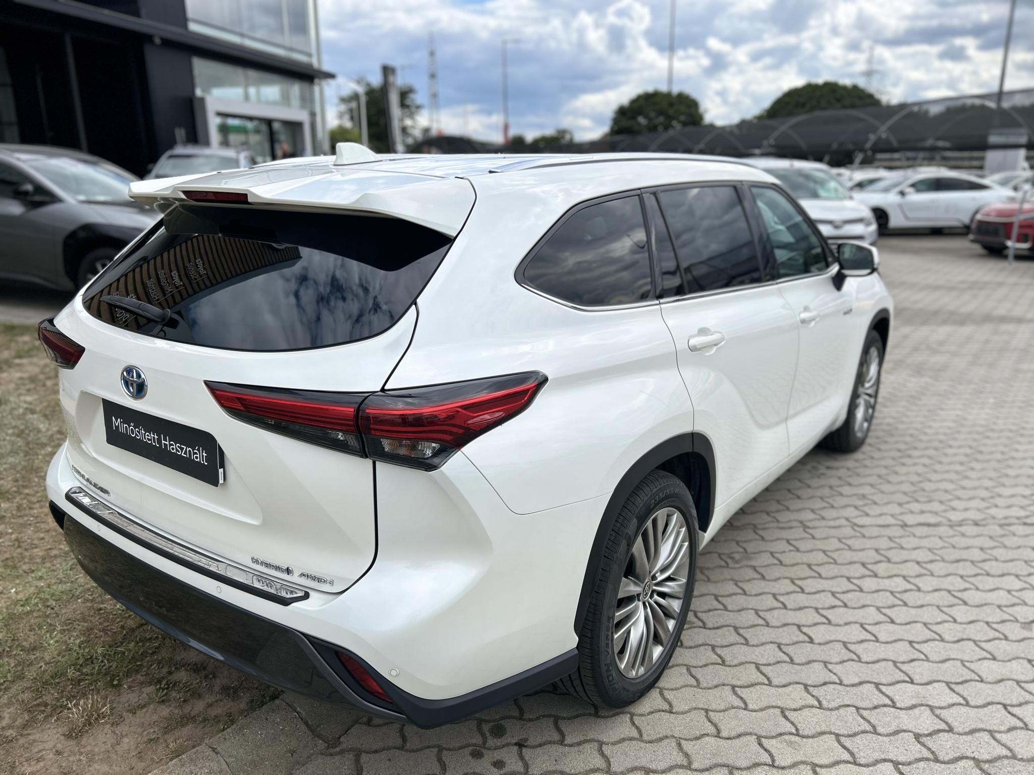 TOYOTA HIGHLANDER 2.5 Hybrid Prestige Tech CVT +2 ÉV TOYOTA MINŐSÍTETT HASZNÁLT GARANCIA