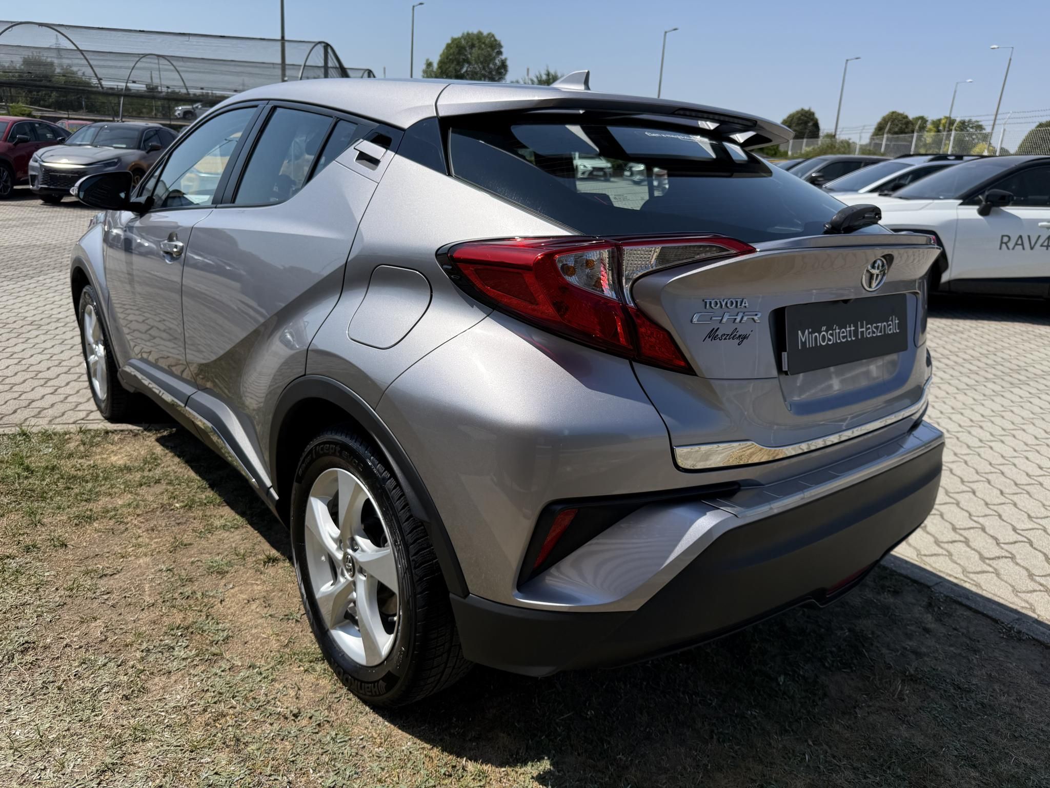 TOYOTA C-HR 1.2T Active (ülésfűtéssel) + 2 év Toyota Minősített Használt Autó Garancia