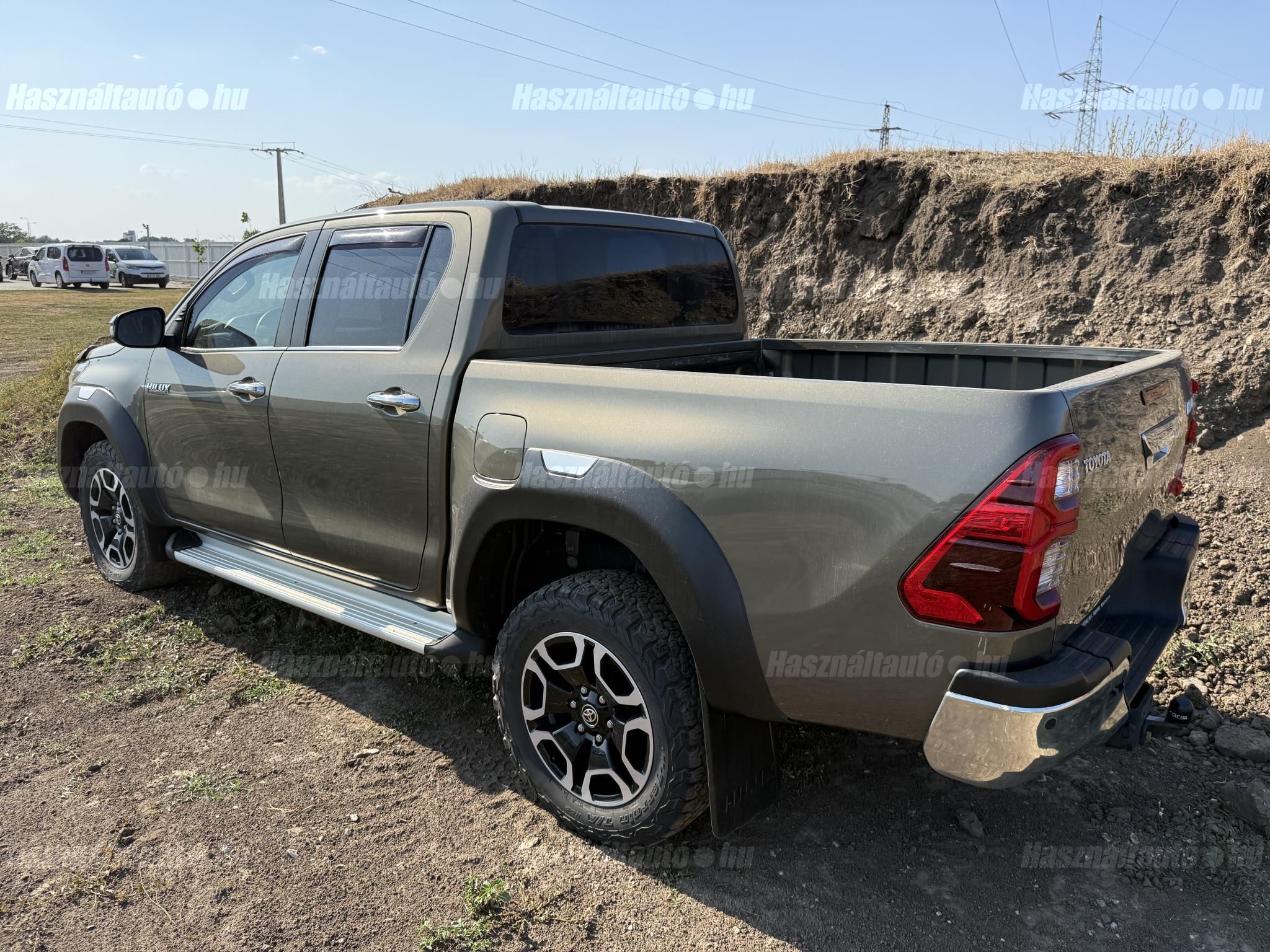 TOYOTA HILUX 2.8 D-4D 4x4 Double Executive (Automata) + 2 év Toyota Minősített Használt Autó Garancia