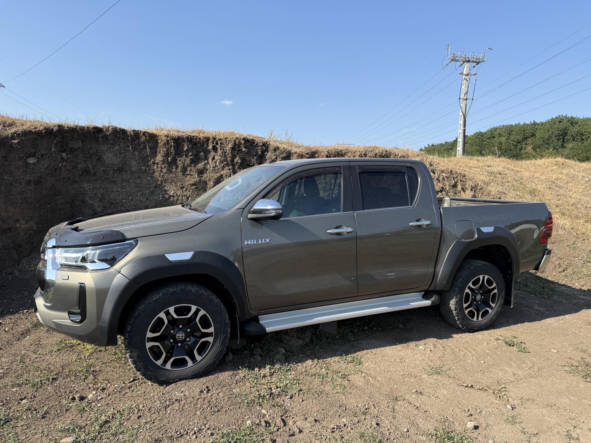 TOYOTA HILUX 2.8 D-4D 4x4 Double Executive (Automata) + 2 év Toyota Minősített Használt Autó Garancia