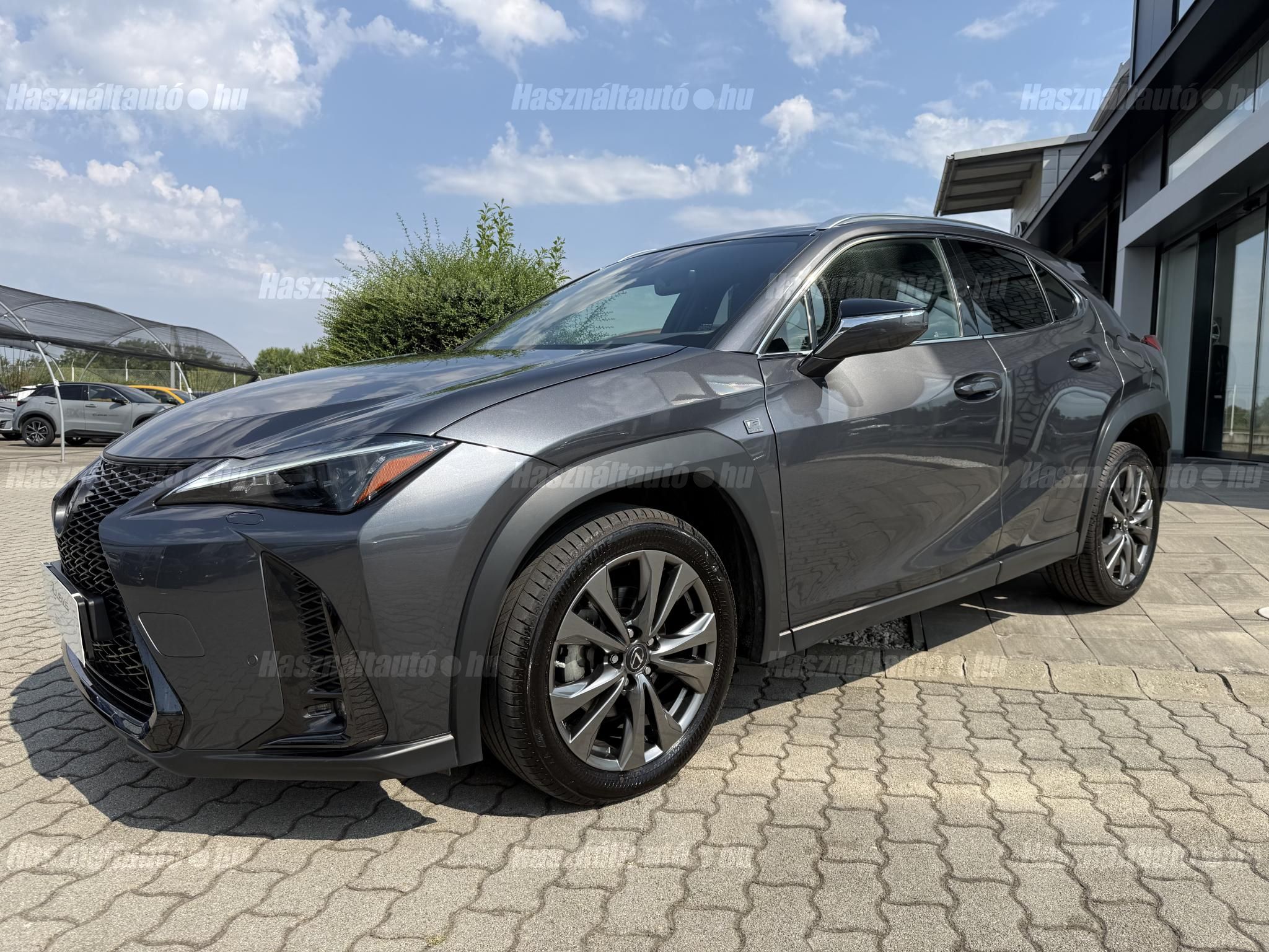 LEXUS UX 250h F Sport Design CVT + 2 év Lexus Select Garancia