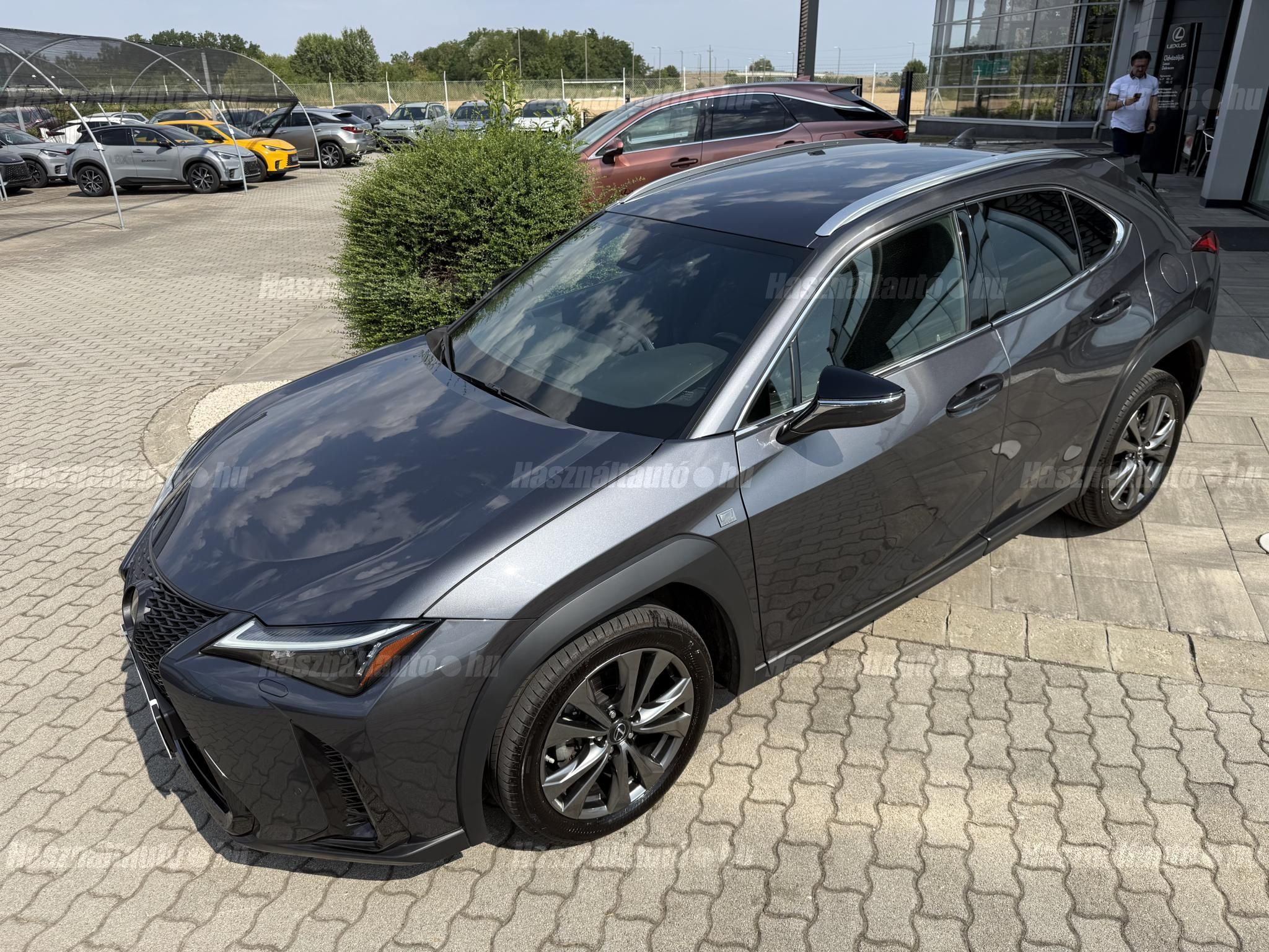 LEXUS UX 250h F Sport Design CVT + 2 év Lexus Select Garancia