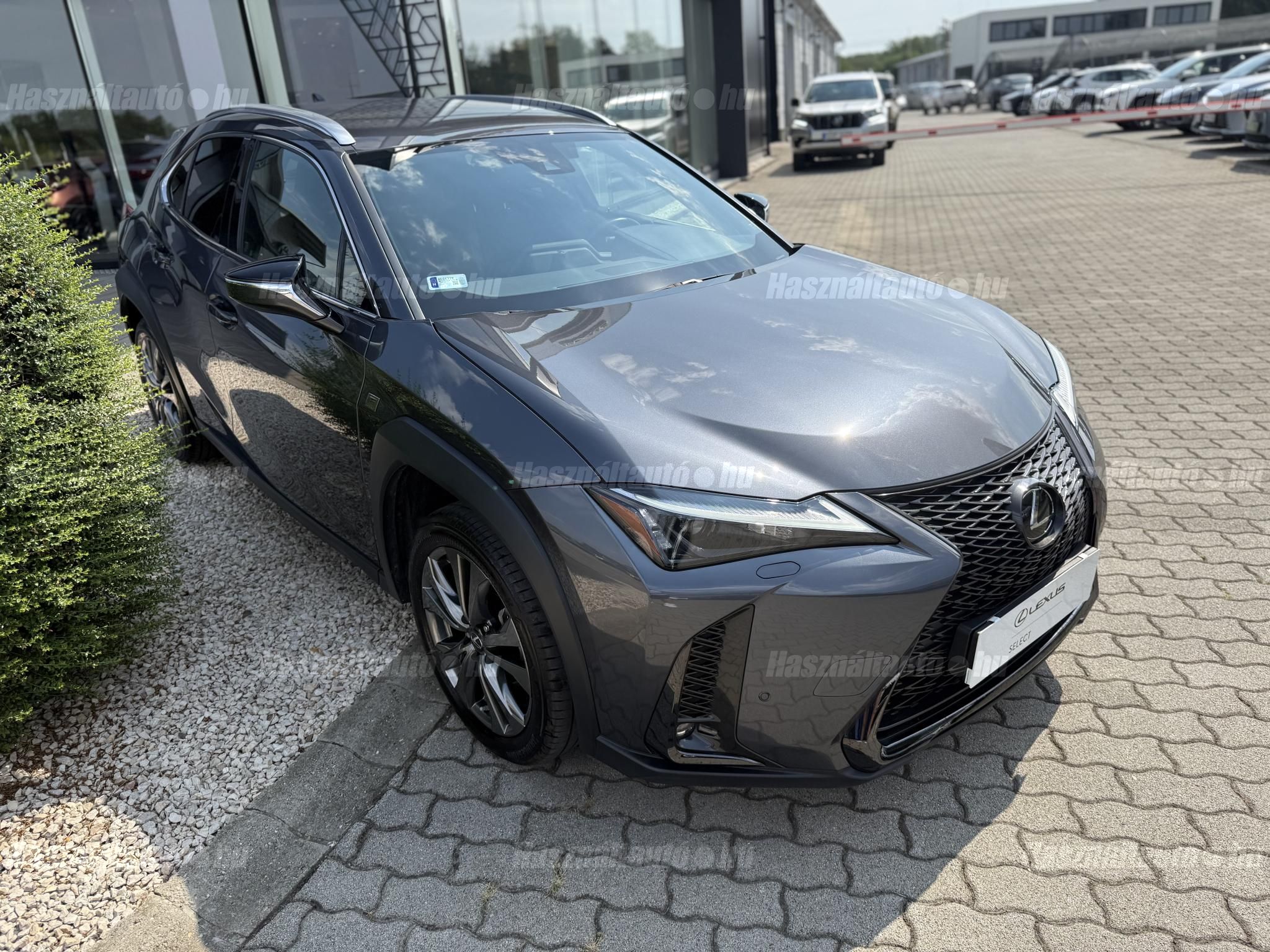 LEXUS UX 250h F Sport Design CVT + 2 év Lexus Select Garancia
