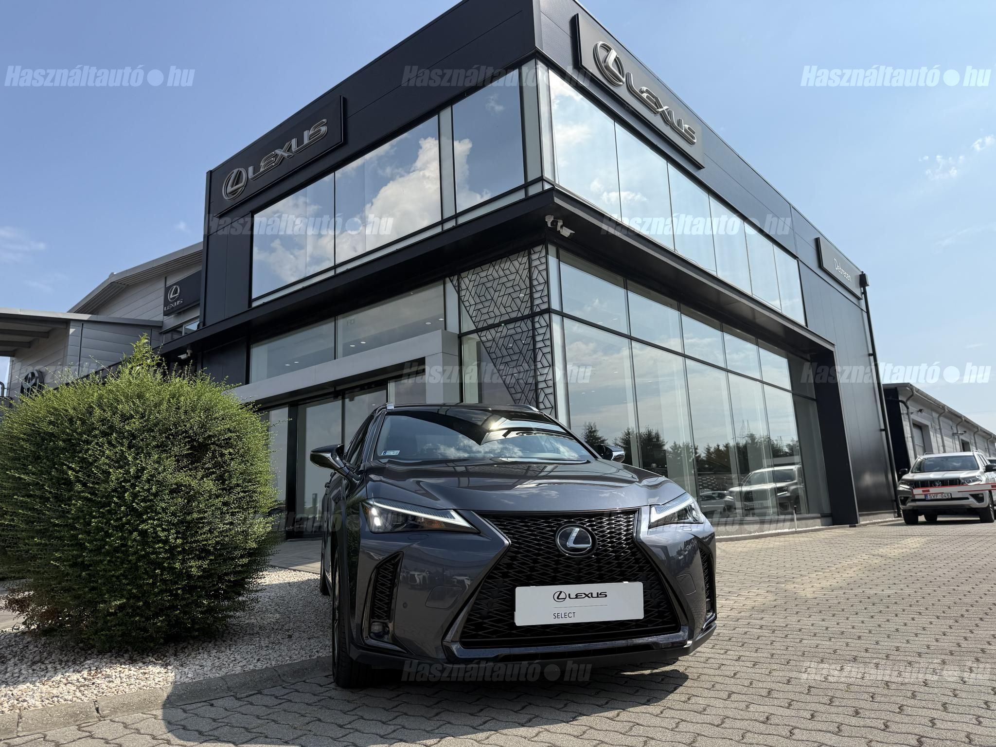 LEXUS UX 250h F Sport Design CVT + 2 év Lexus Select Garancia