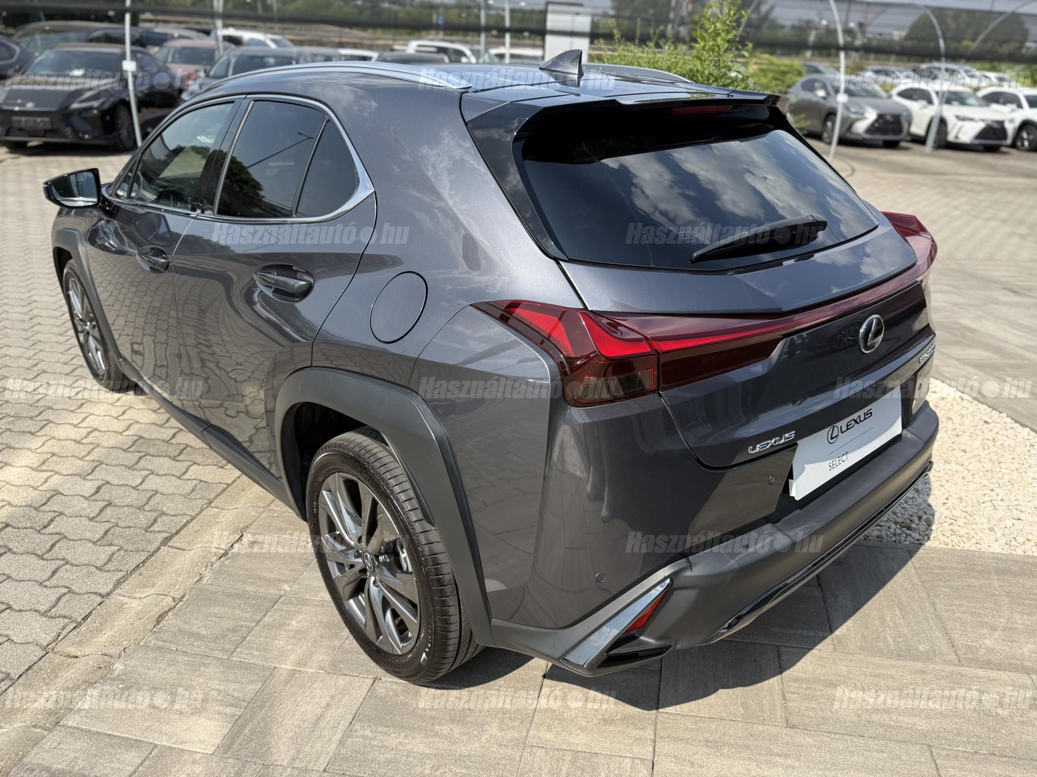 LEXUS UX 250h F Sport Design CVT + 2 év Lexus Select Garancia