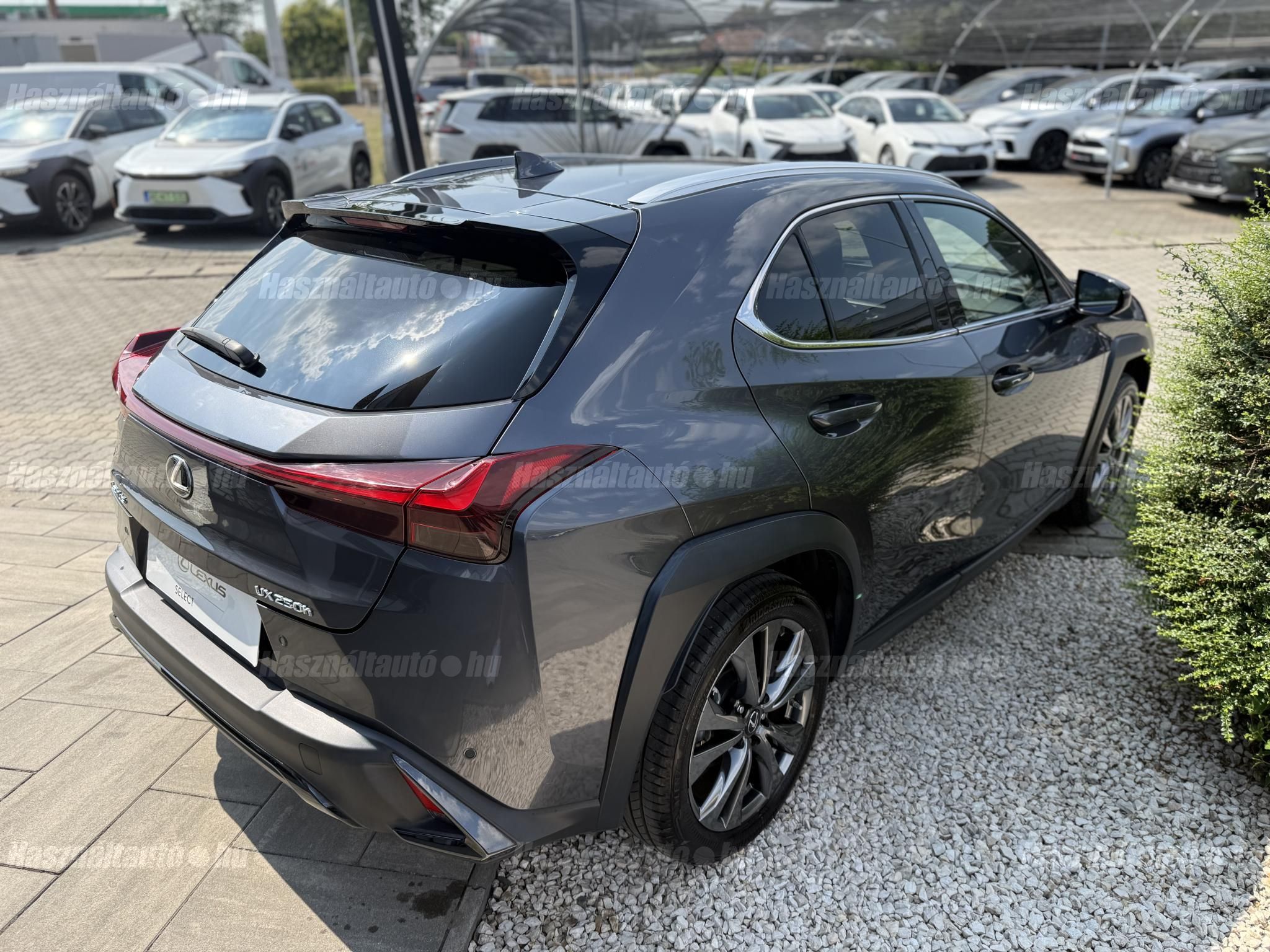 LEXUS UX 250h F Sport Design CVT + 2 év Lexus Select Garancia