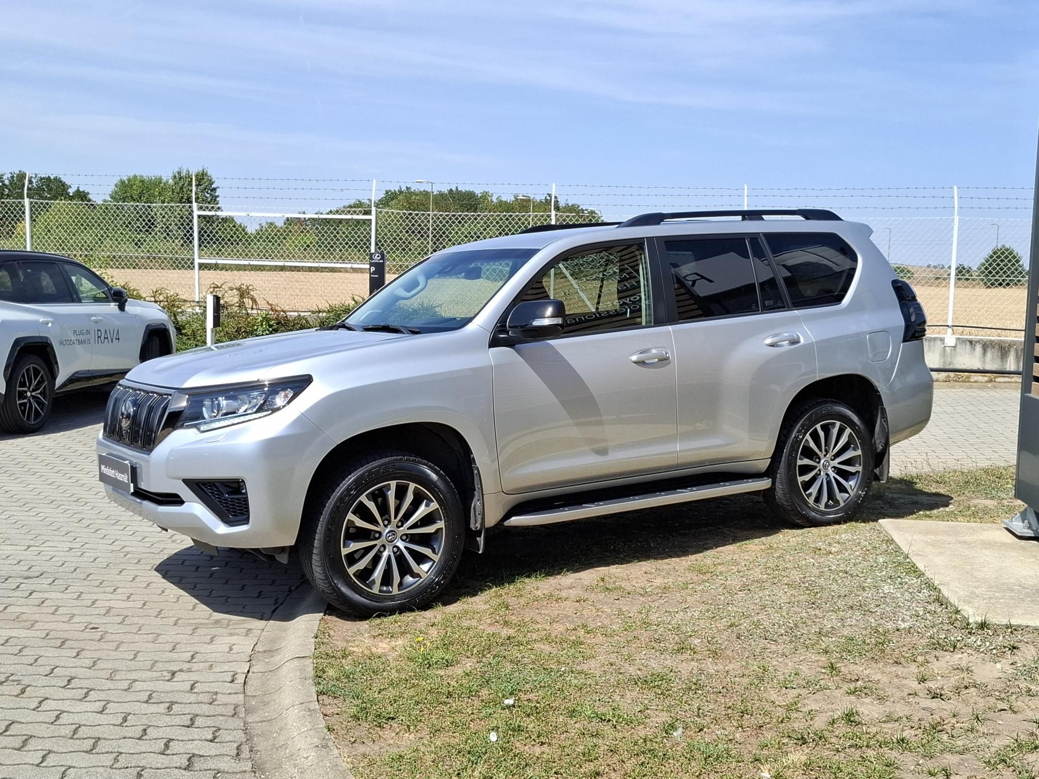 TOYOTA LAND CRUISER Prado 2.8 D-4D Executive (Automata) Á F A-s autó!! + 2 év Toyota Minősített Használt Autó Garancia