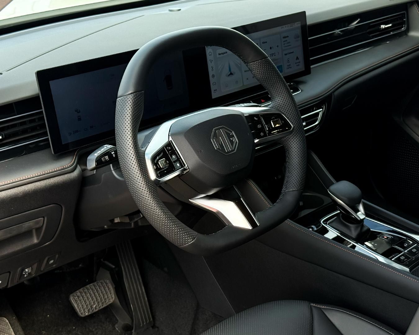 MG HS 1.5 T-GDI PHEV Luxury (Automata) 0% THM. 50% KEDVEZMÉNY PRÉMIUM TÉLIGUMI SZET - 5. kép