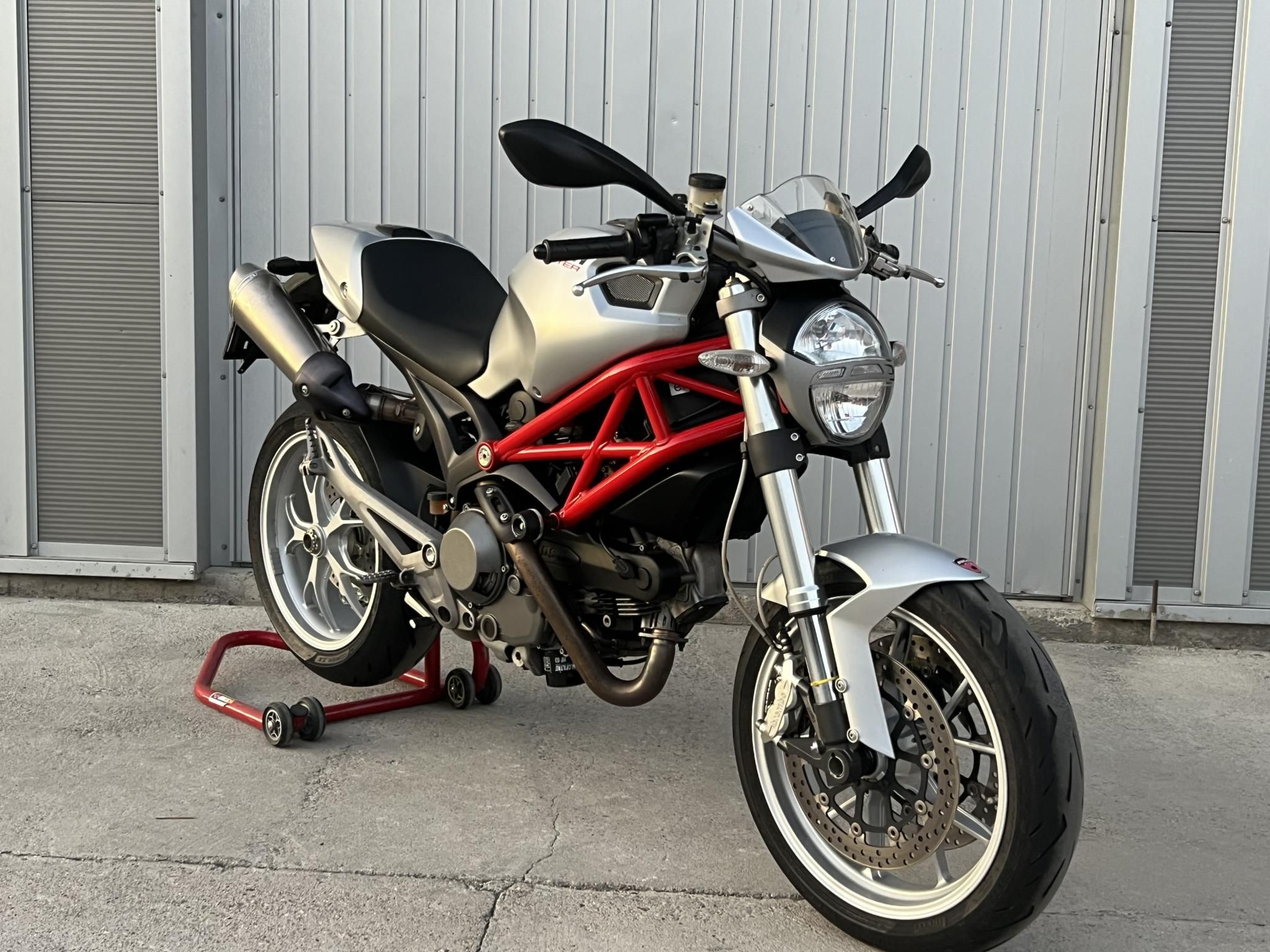 DUCATI MONSTER 1100 (DUAL SPARK) Termignoni Kipufogóval!