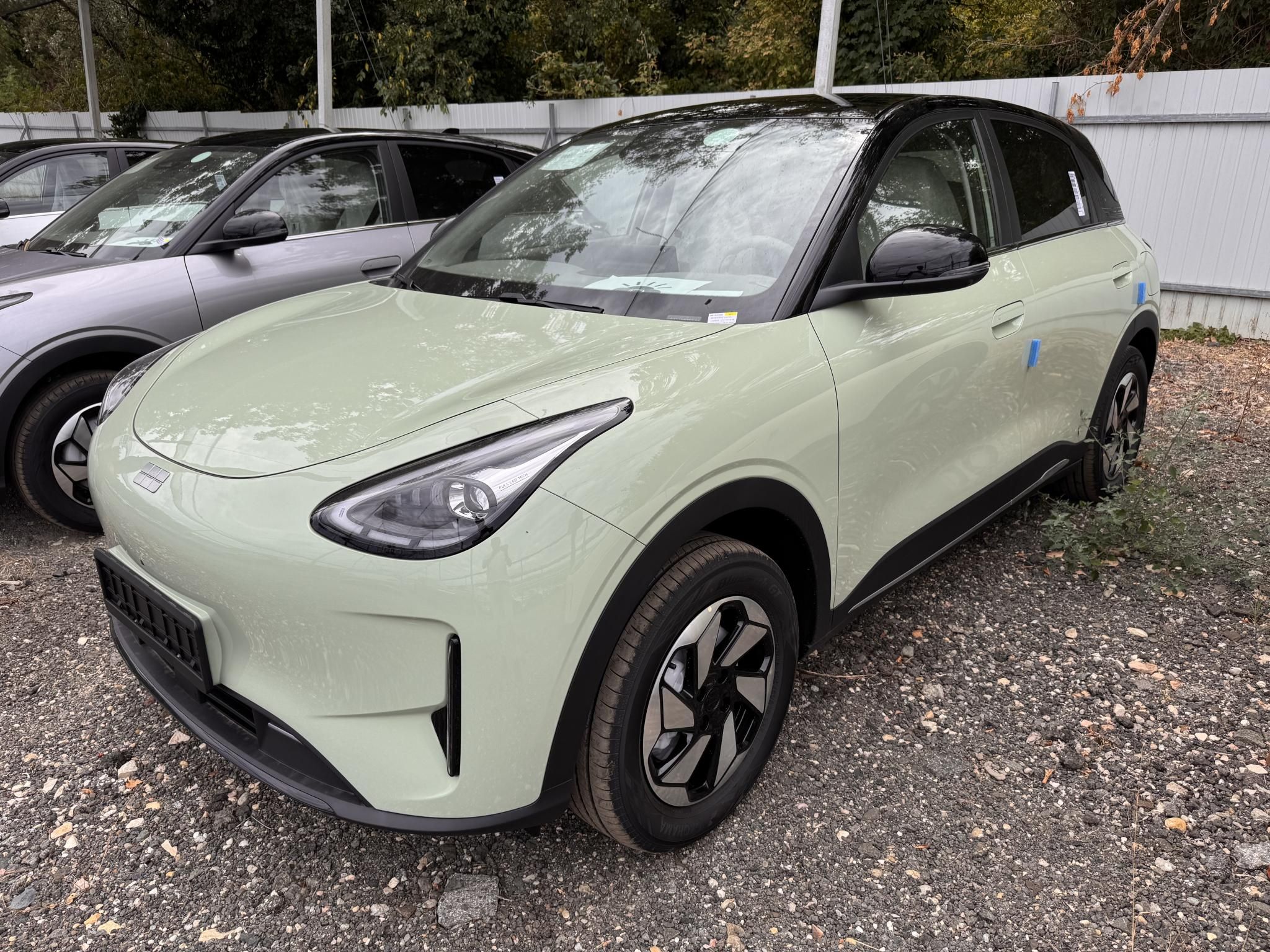 GEELY E2