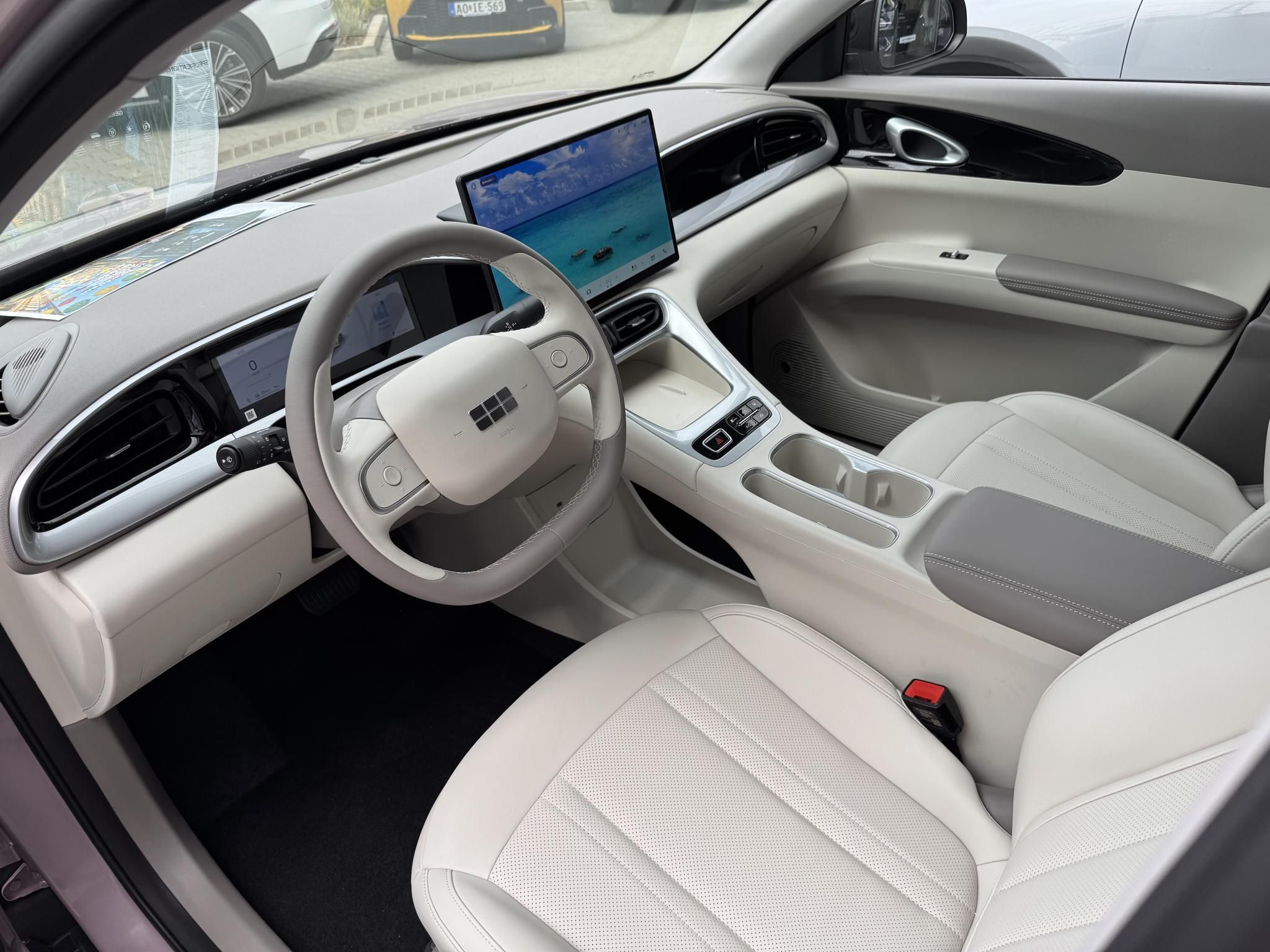 GEELY E2