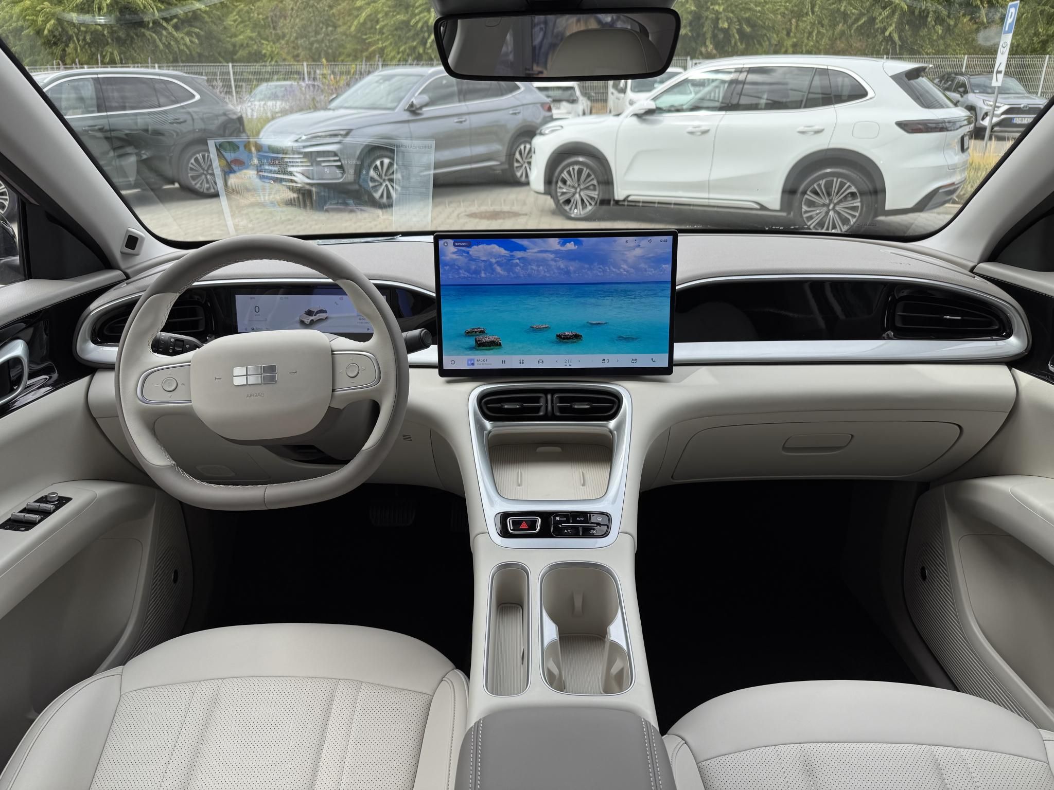 GEELY E2