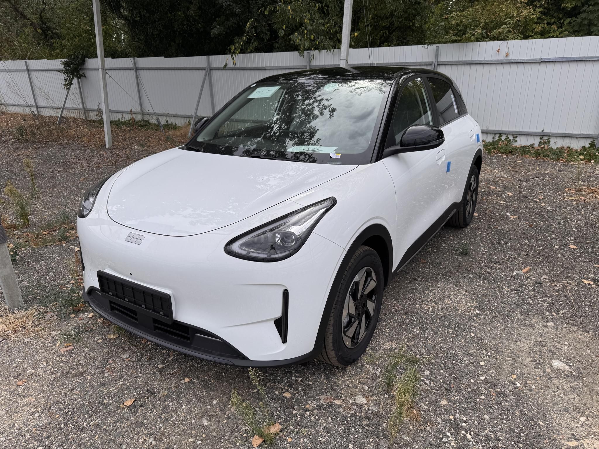 GEELY E2