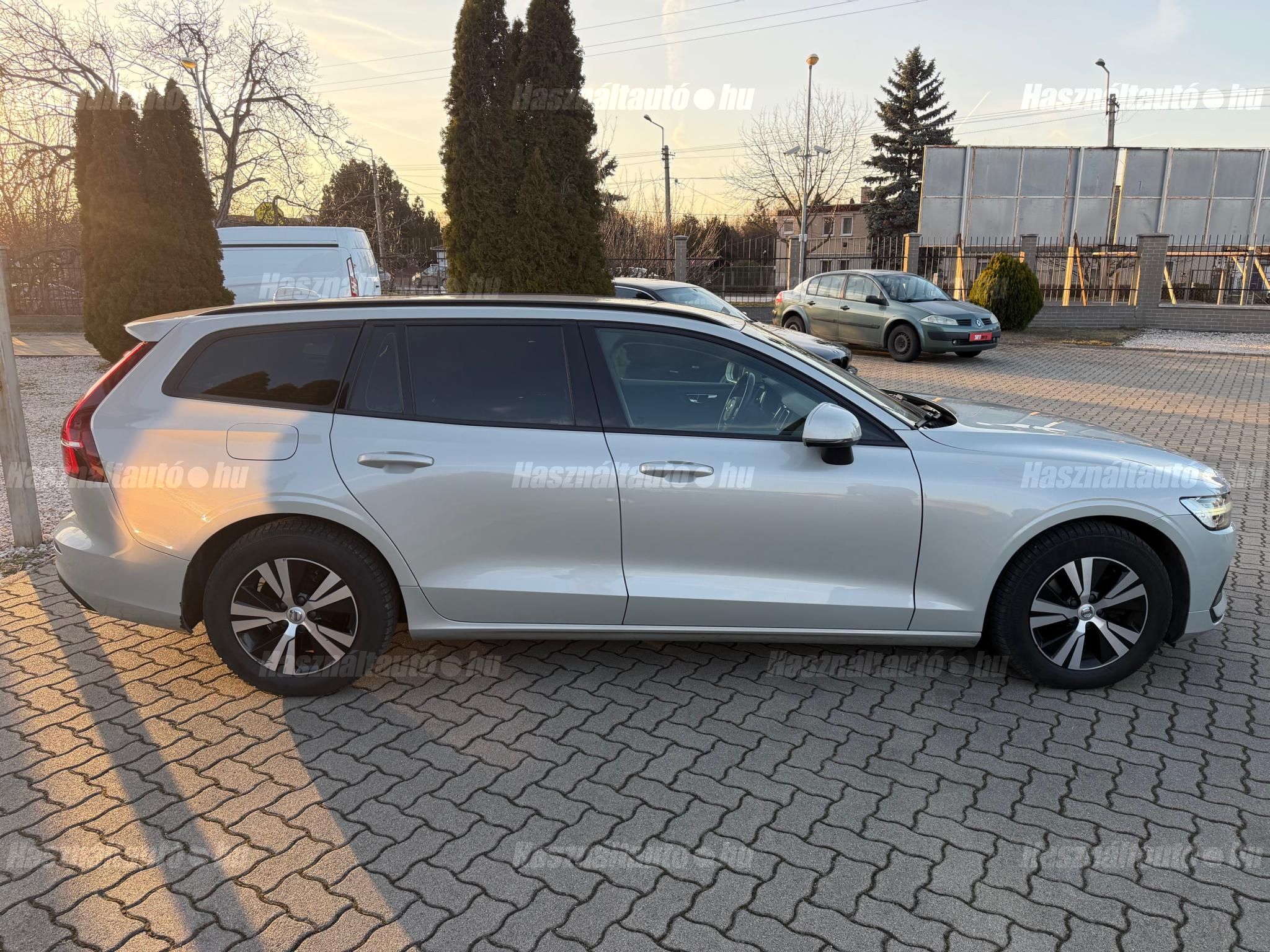 VOLVO V60 2.0 D [D3] Momentum Pro Geartronic 8.seb.Automata.75.ekm.Magyar.Led.Kamera.3év