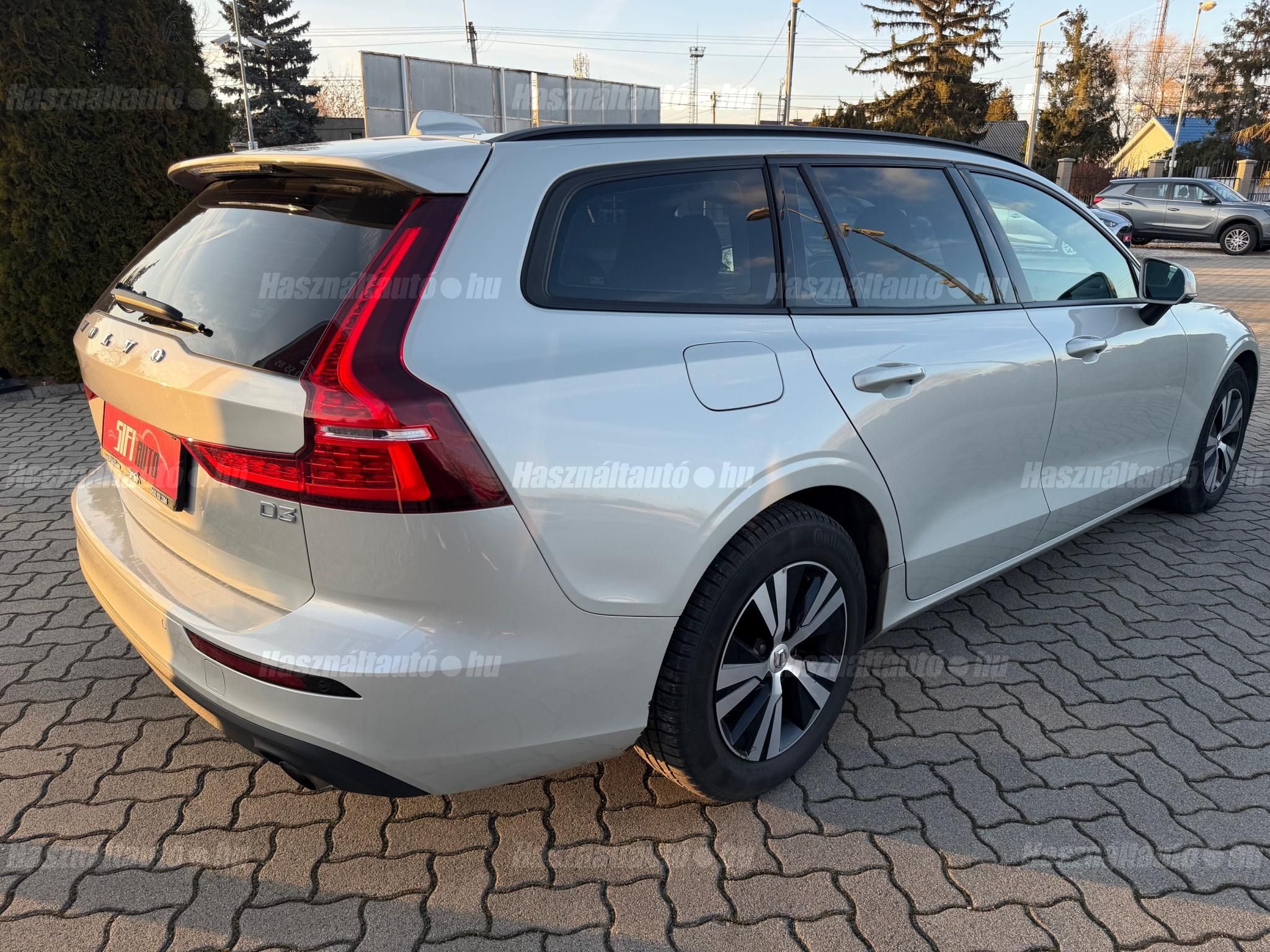VOLVO V60 2.0 D [D3] Momentum Pro Geartronic 8.seb.Automata.75.ekm.Magyar.Led.Kamera.3év