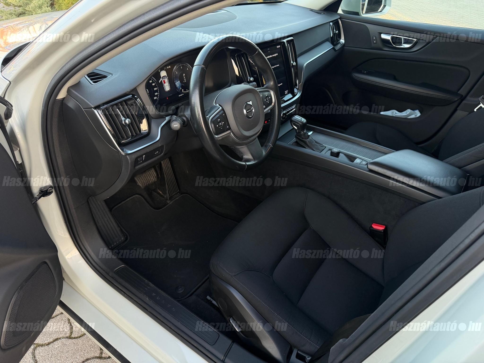 VOLVO V60 2.0 D [D3] Momentum Pro Geartronic 8.seb.Automata.75.ekm.Magyar.Led.Kamera.3év