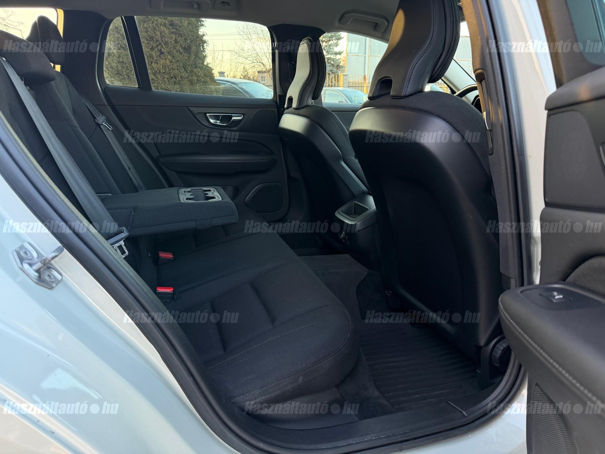 VOLVO V60 2.0 D [D3] Momentum Pro Geartronic 8.seb.Automata.75.ekm.Magyar.Led.Kamera.3év