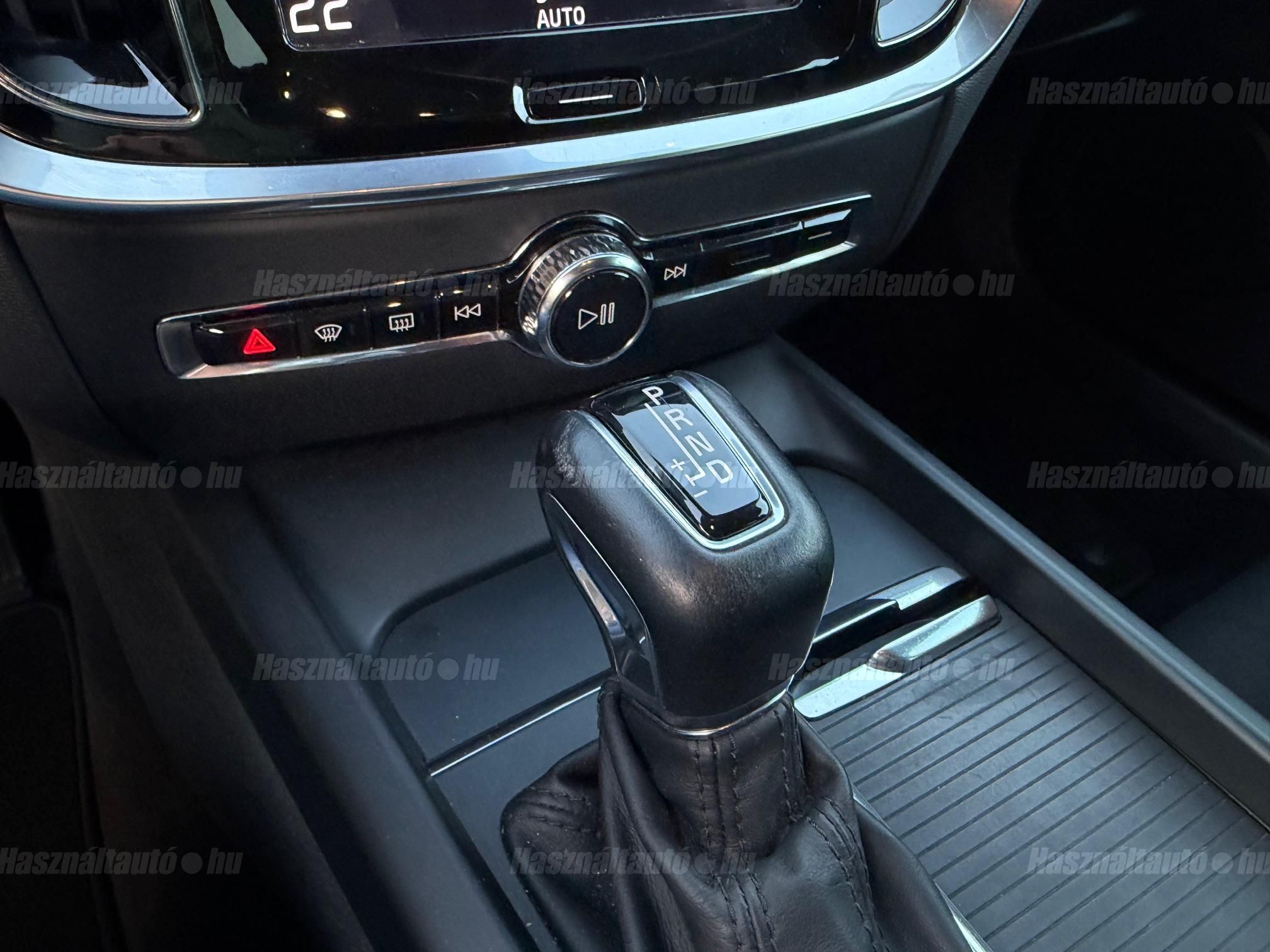 VOLVO V60 2.0 D [D3] Momentum Pro Geartronic 8.seb.Automata.75.ekm.Magyar.Led.Kamera.3év