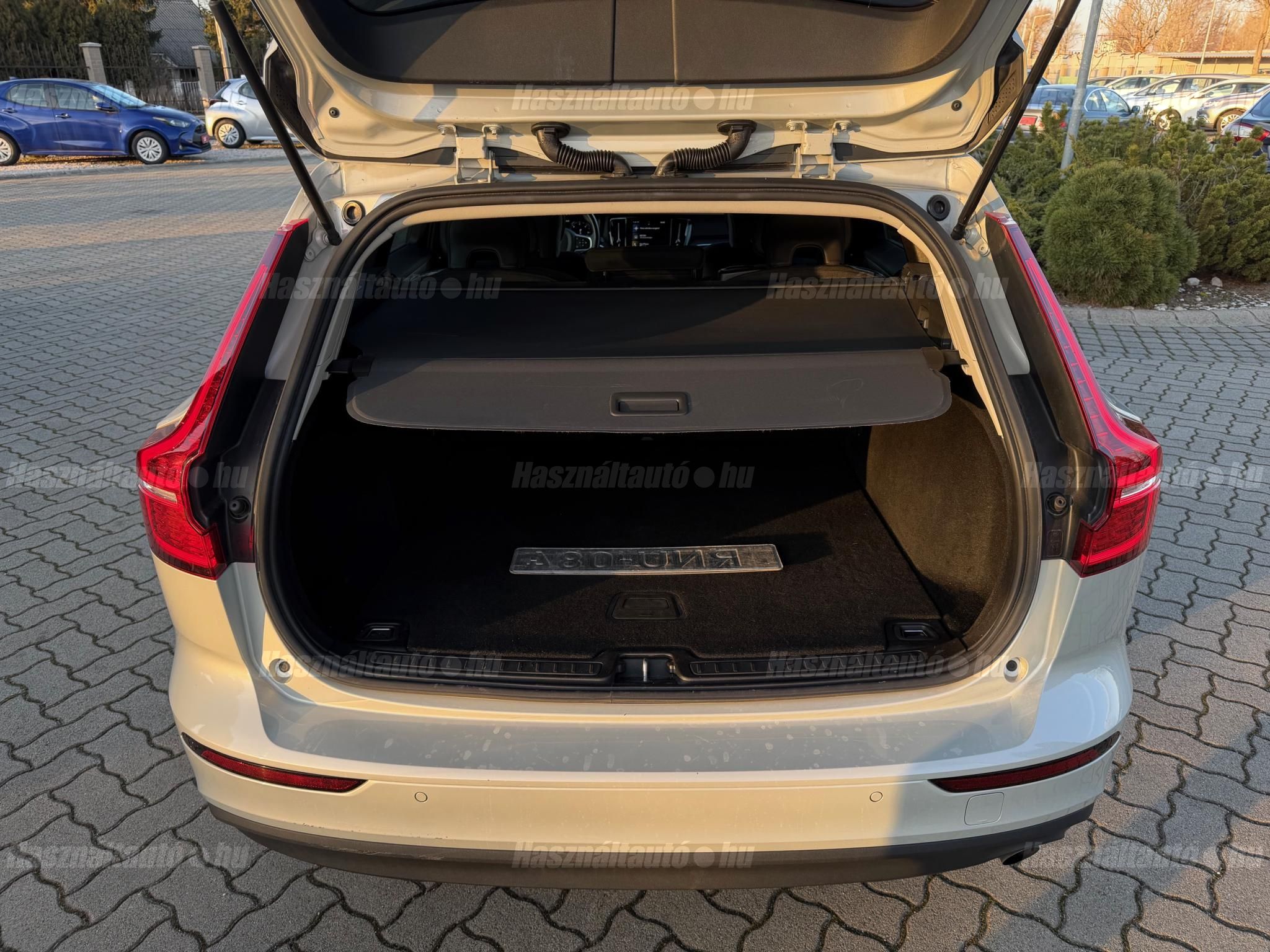 VOLVO V60 2.0 D [D3] Momentum Pro Geartronic 8.seb.Automata.75.ekm.Magyar.Led.Kamera.3év