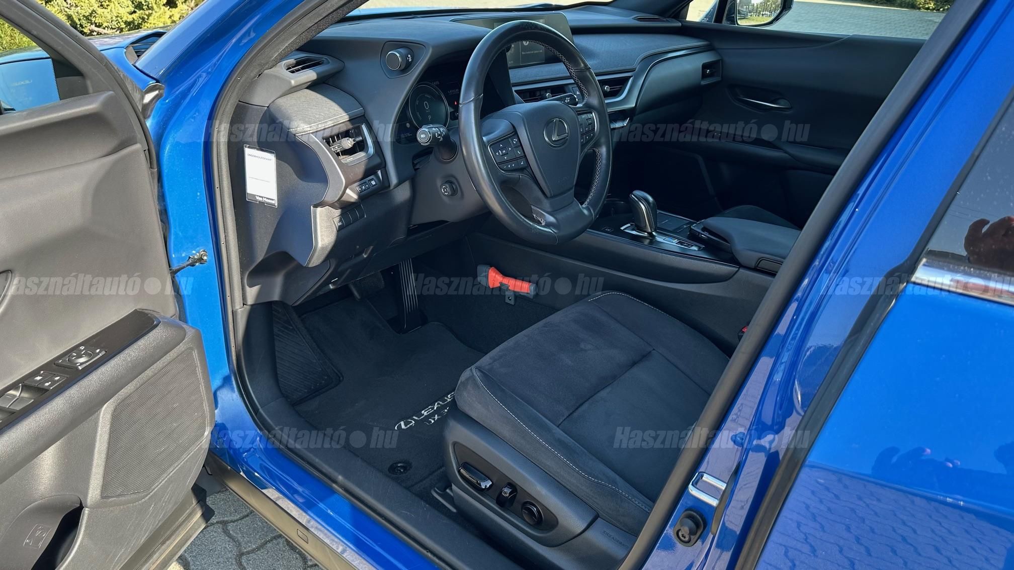 LEXUS UX 300e Luxury