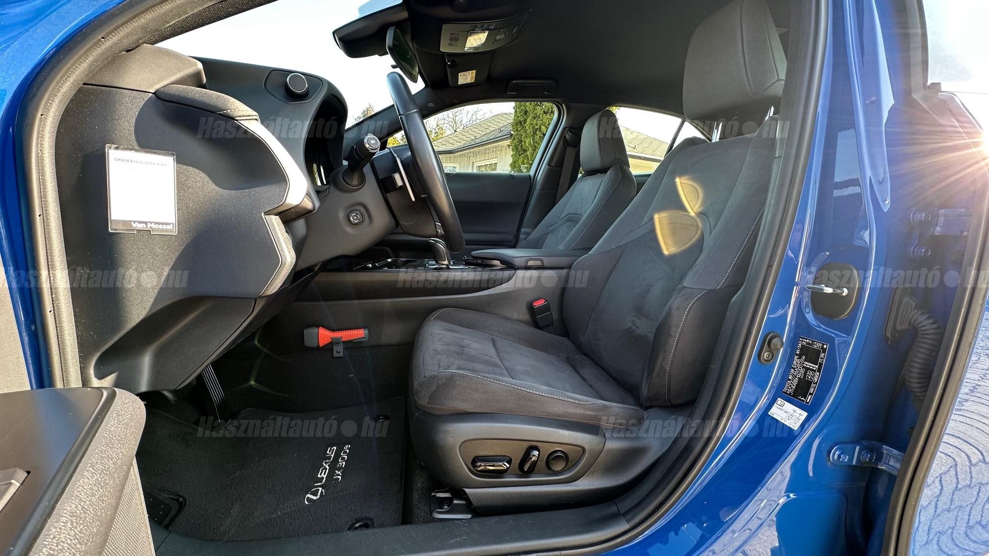 LEXUS UX 300e Luxury