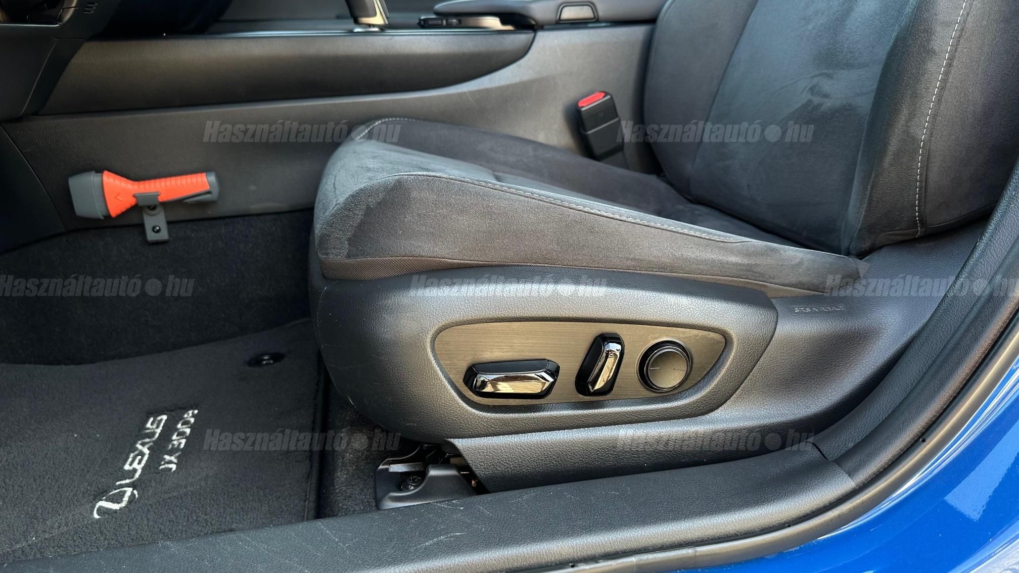LEXUS UX 300e Luxury