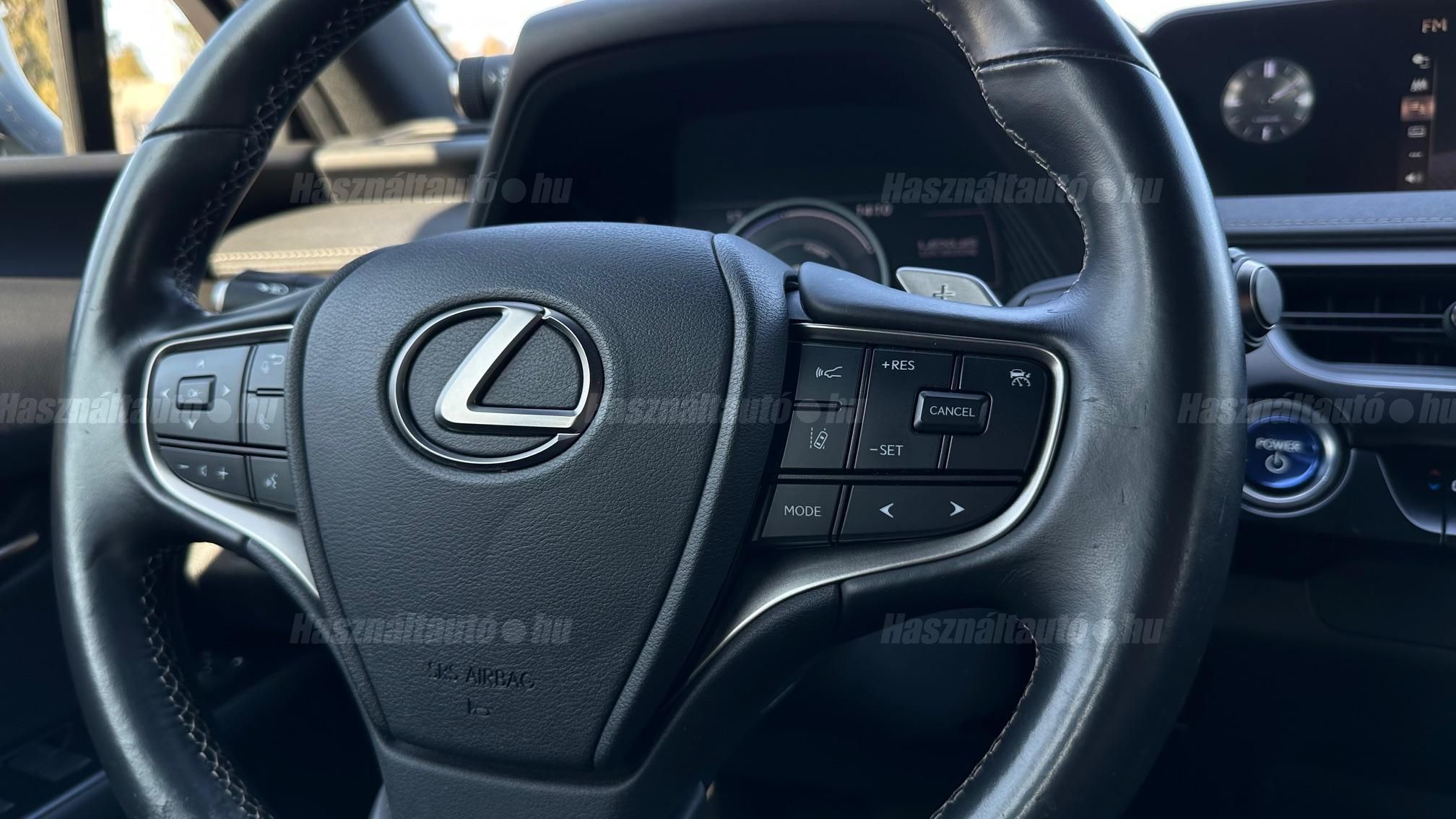 LEXUS UX 300e Luxury